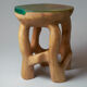 Tabouret sculpté unique à partir d'une seule pièce de bois