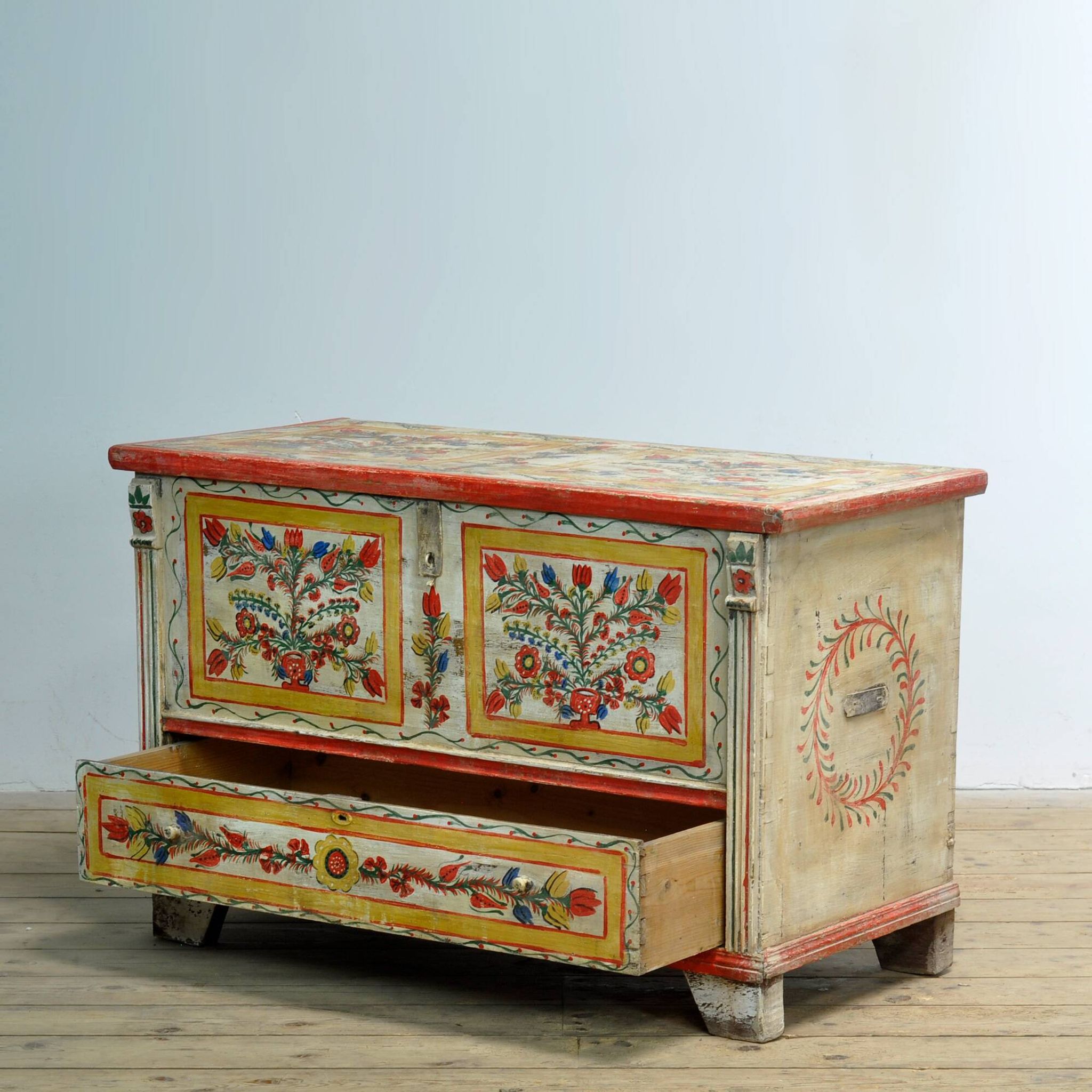 Coffre de mariée art populaire, vers 1950