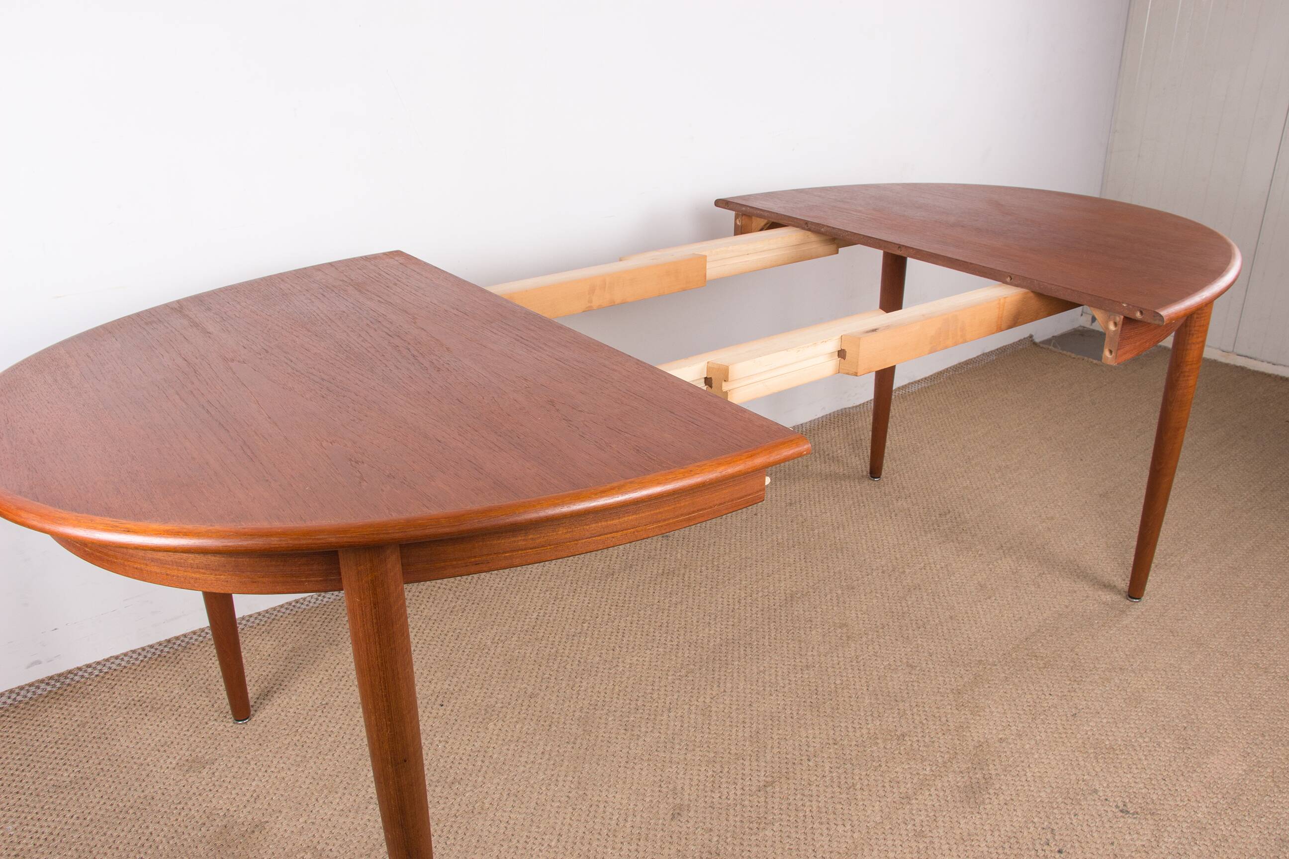 Danish oval teak dining table by Gudme Mobelfabrik 1960.