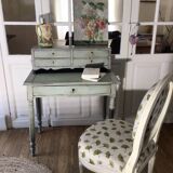 Desk happiness of the day 19th century