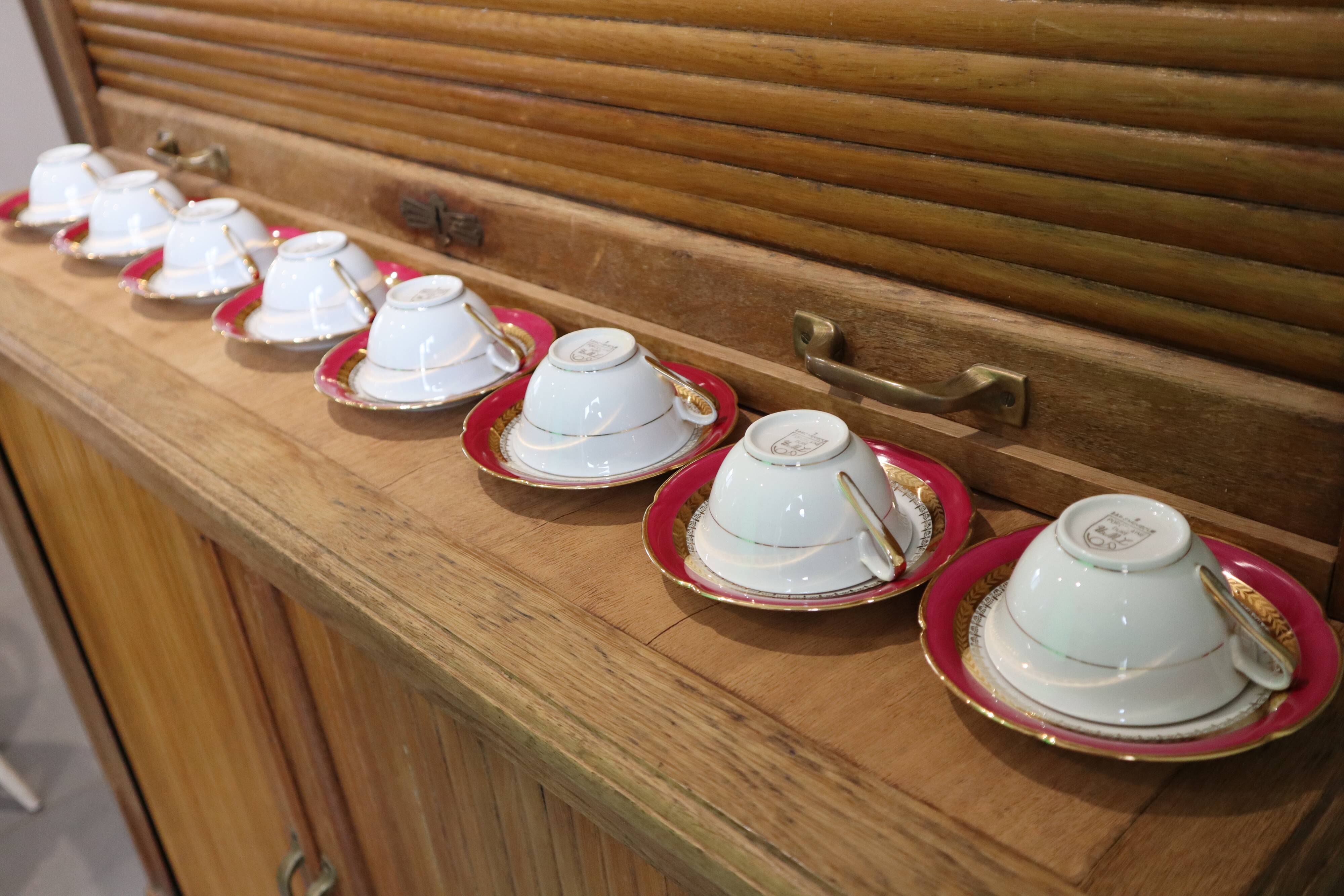 Set of 8 cups with saucers in Sologne L'Archevêque porcelain