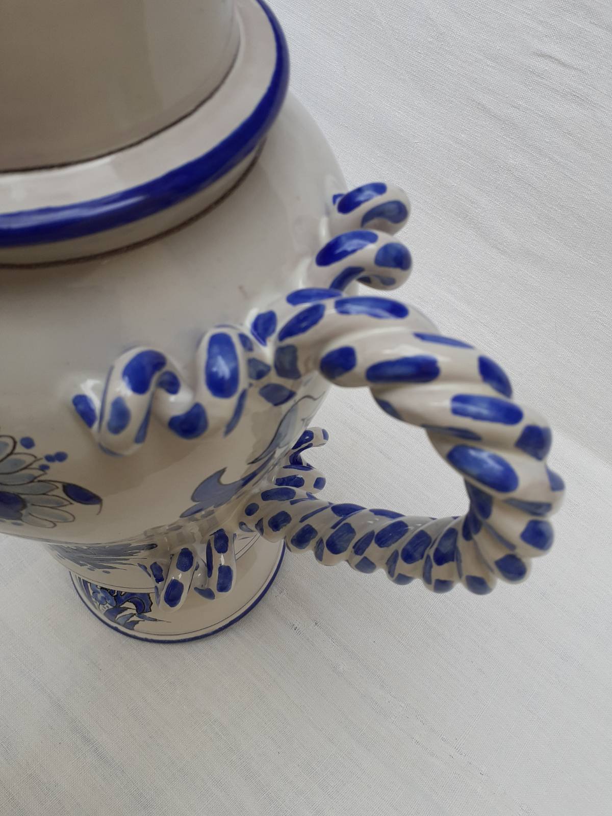 Covered pot in earthenware