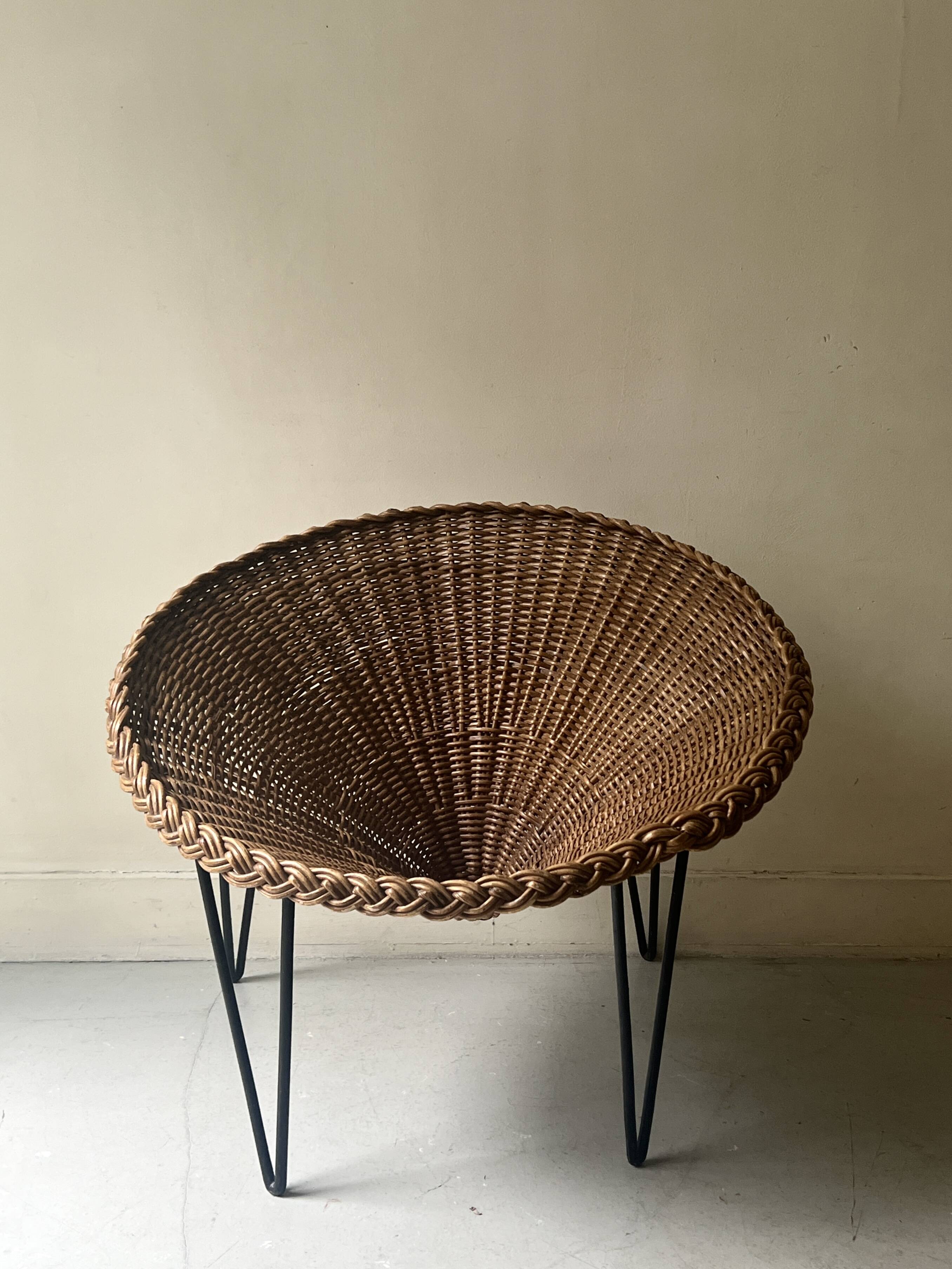 Italian sunflowers armchair in rattan and black metal, 1950s design.