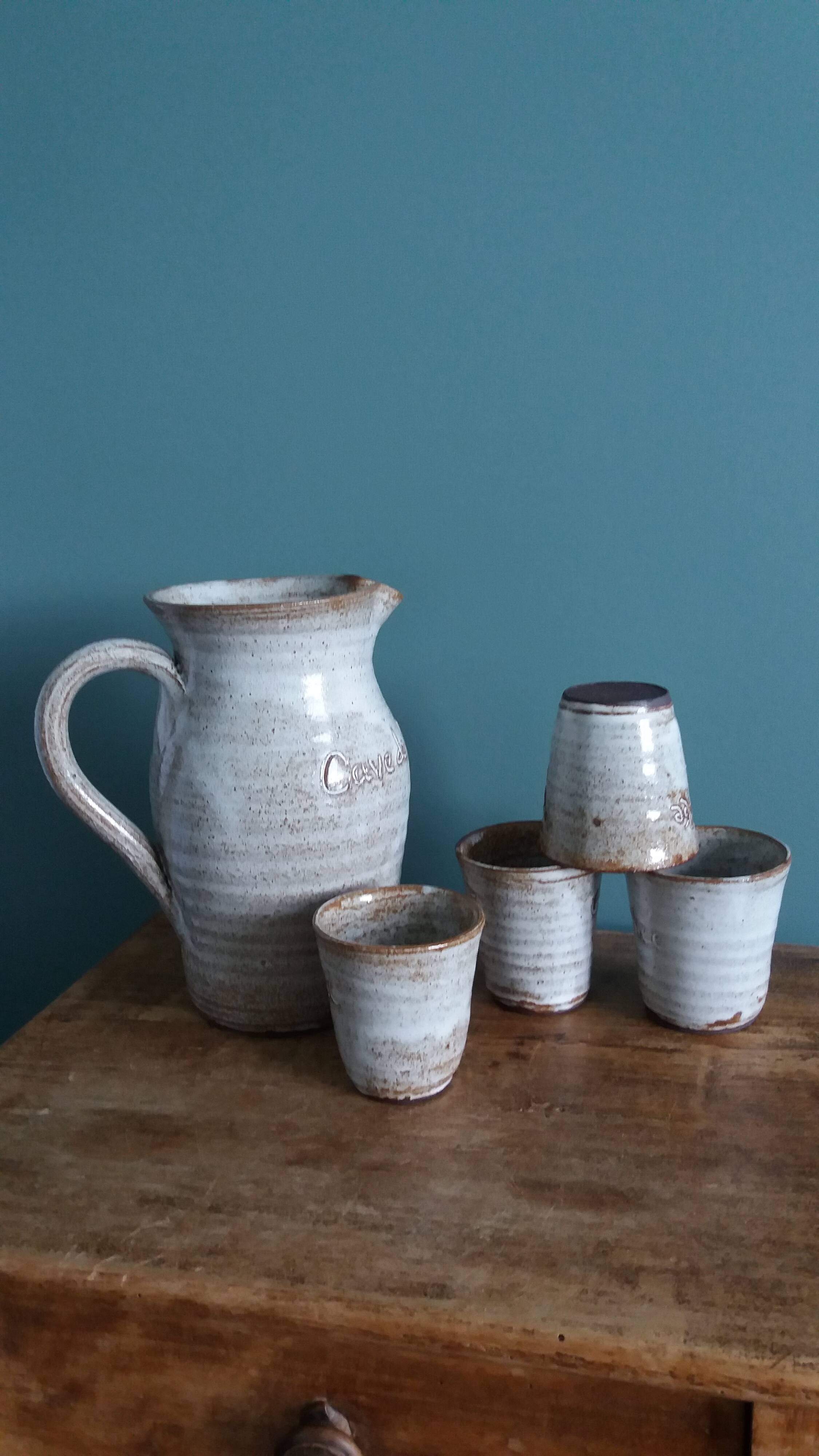 Pichet et 4 verres en grès émaillé signé, Aizenay Vendée
