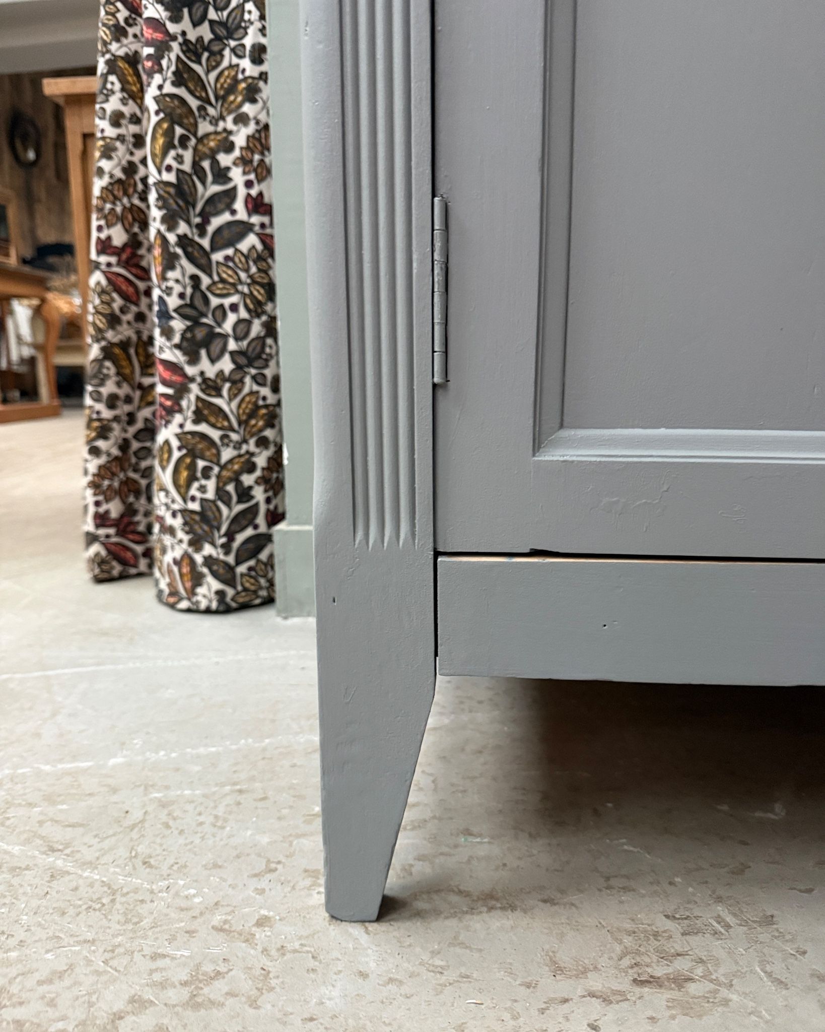 Armoire parisienne grise (rénovée)
