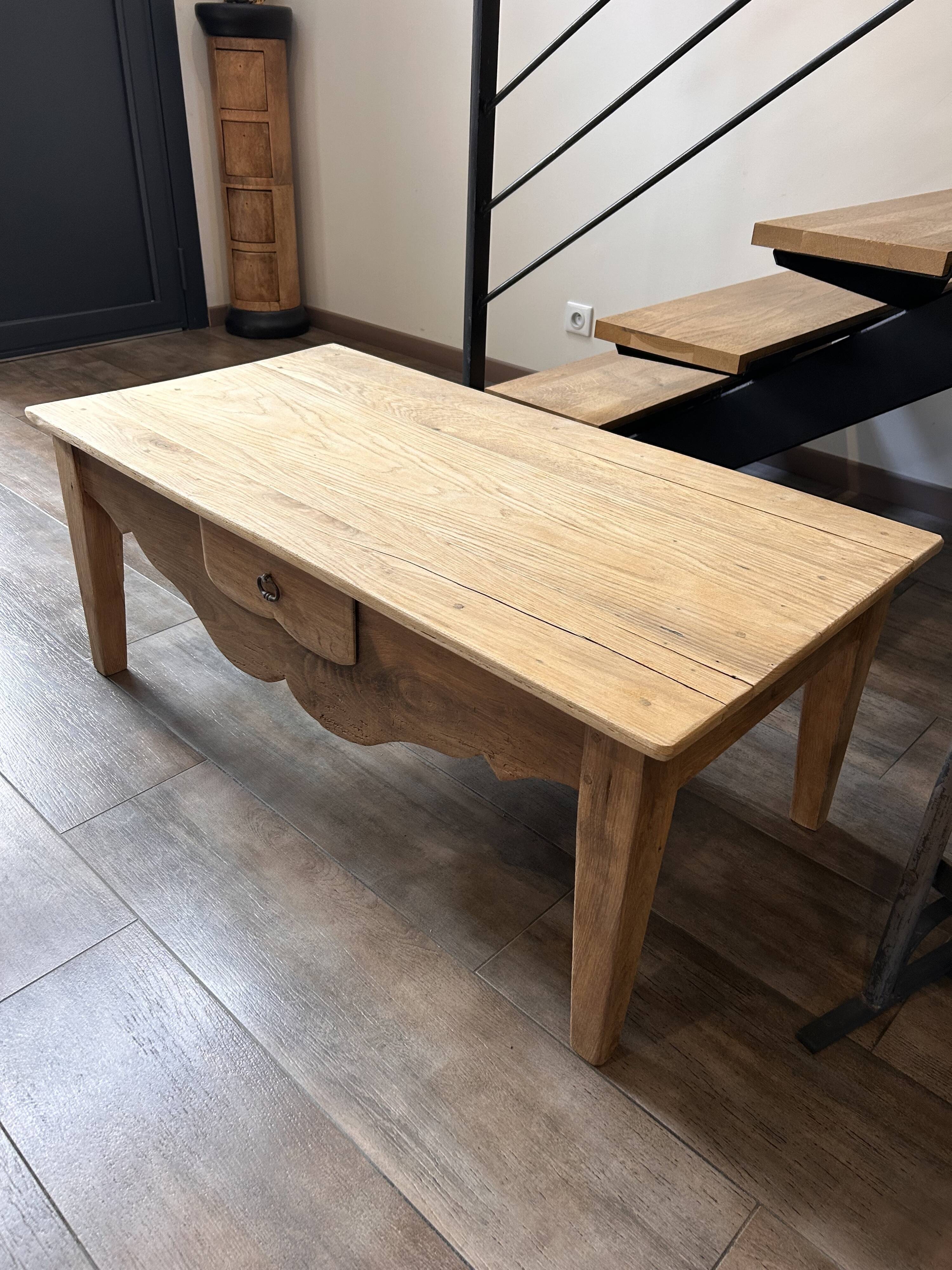 Table basse bois massif avec tiroir