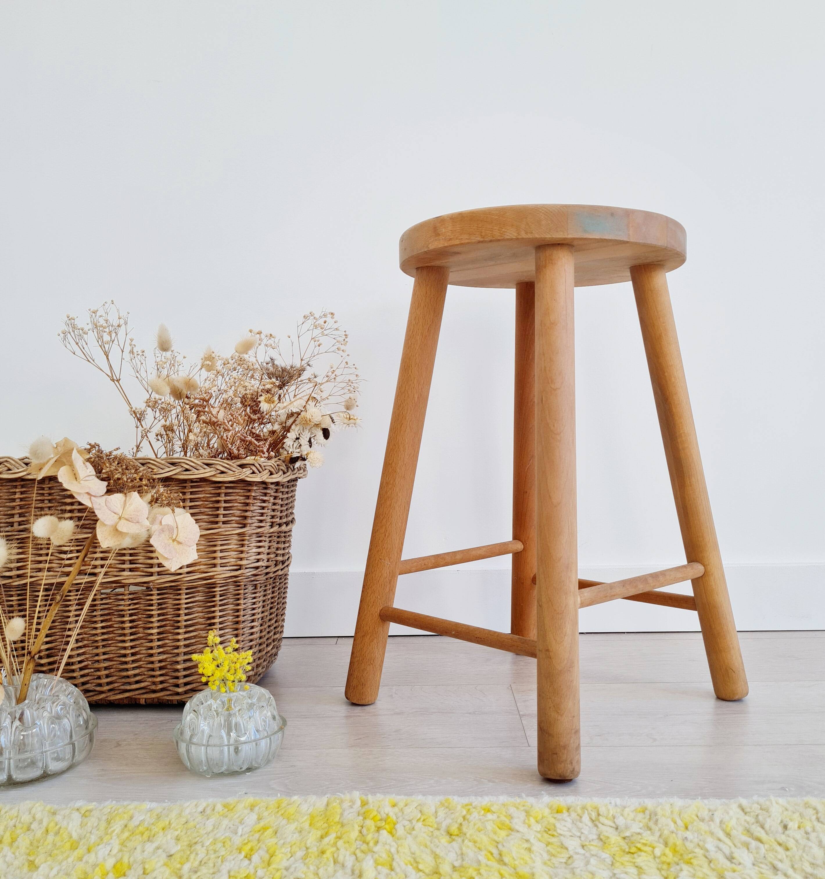 Solid wood stool - saddle