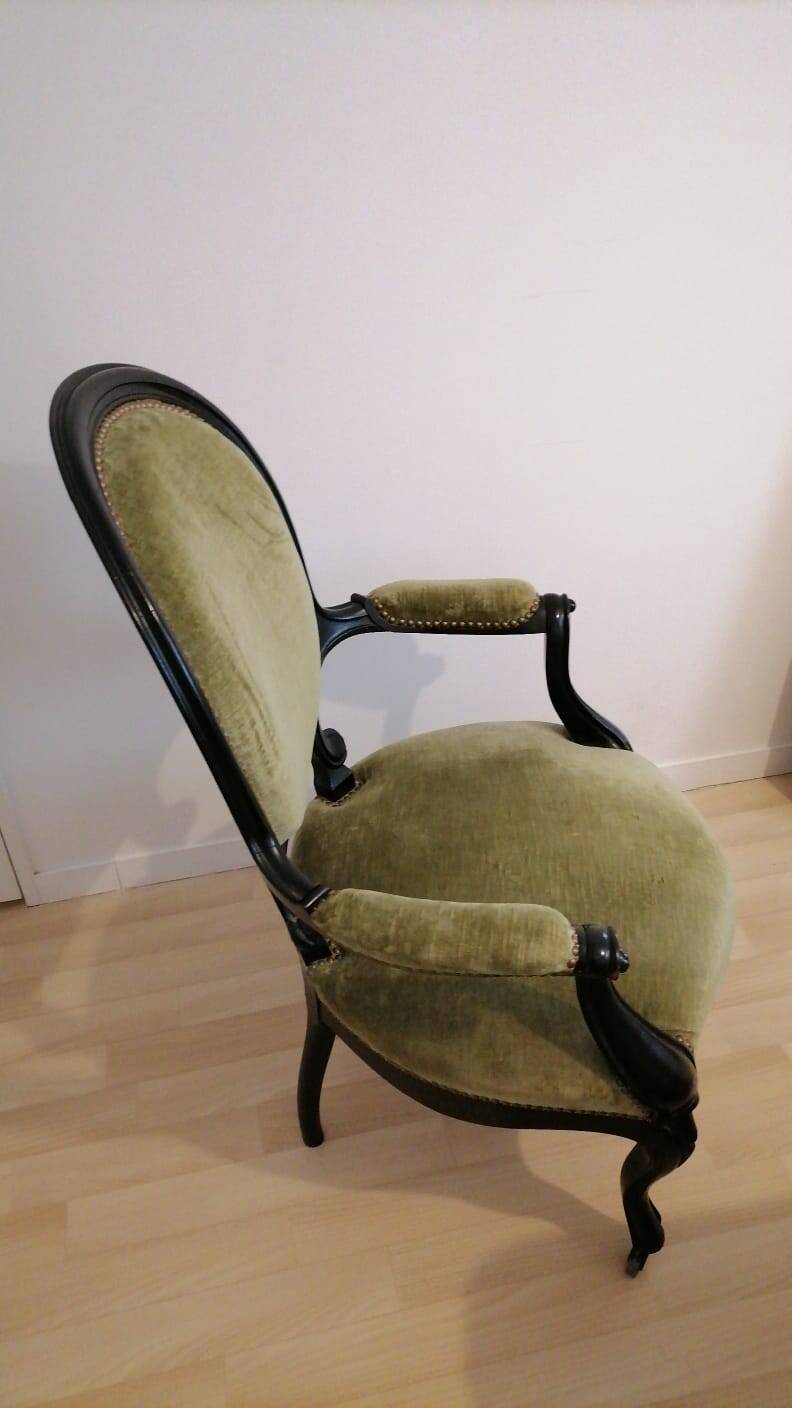 Set of 2 vintage green velvet armchairs – Elegance and comfort