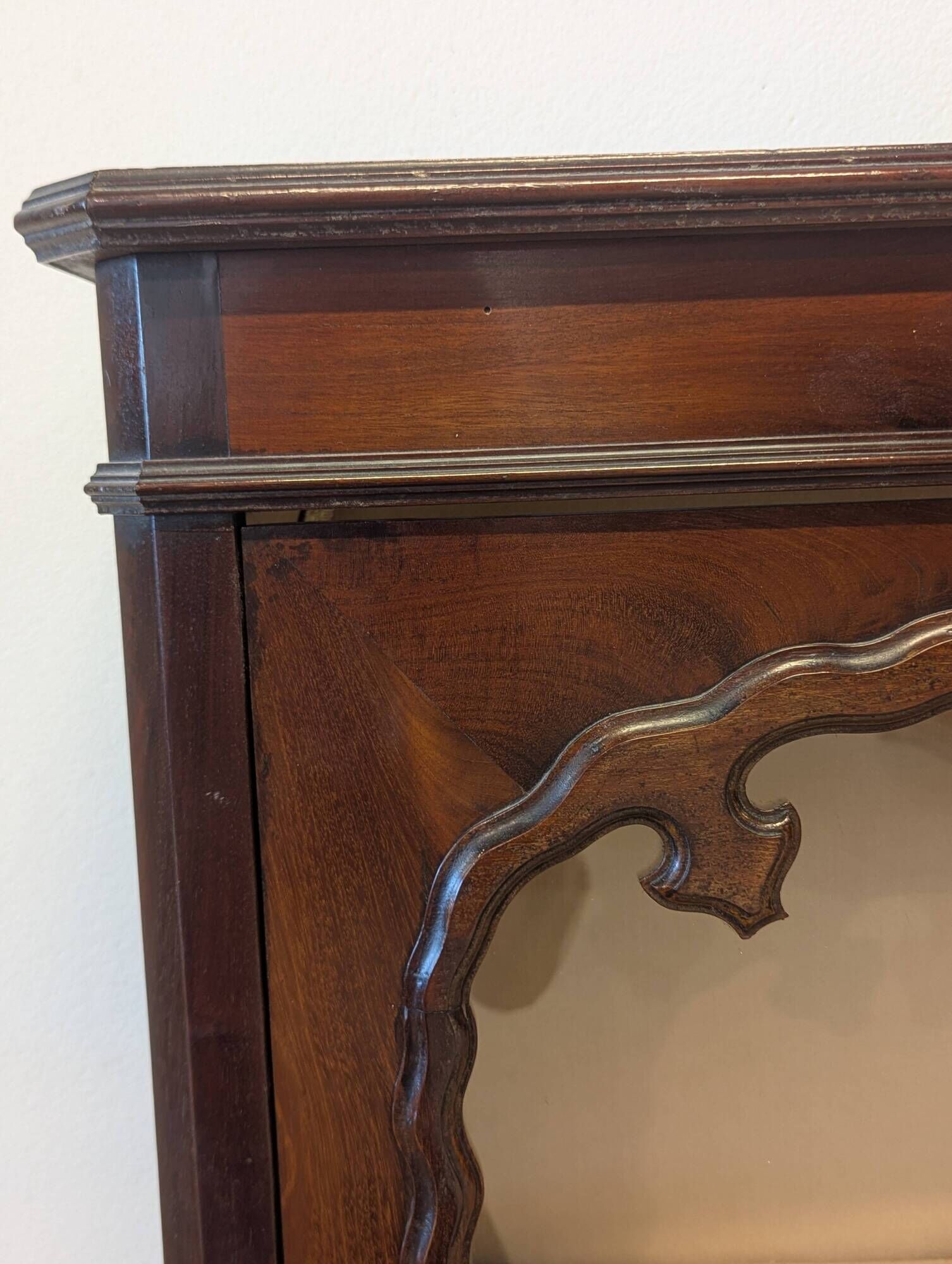Mahogany display cabinet from the late 19th century, for standing or wall mounting.