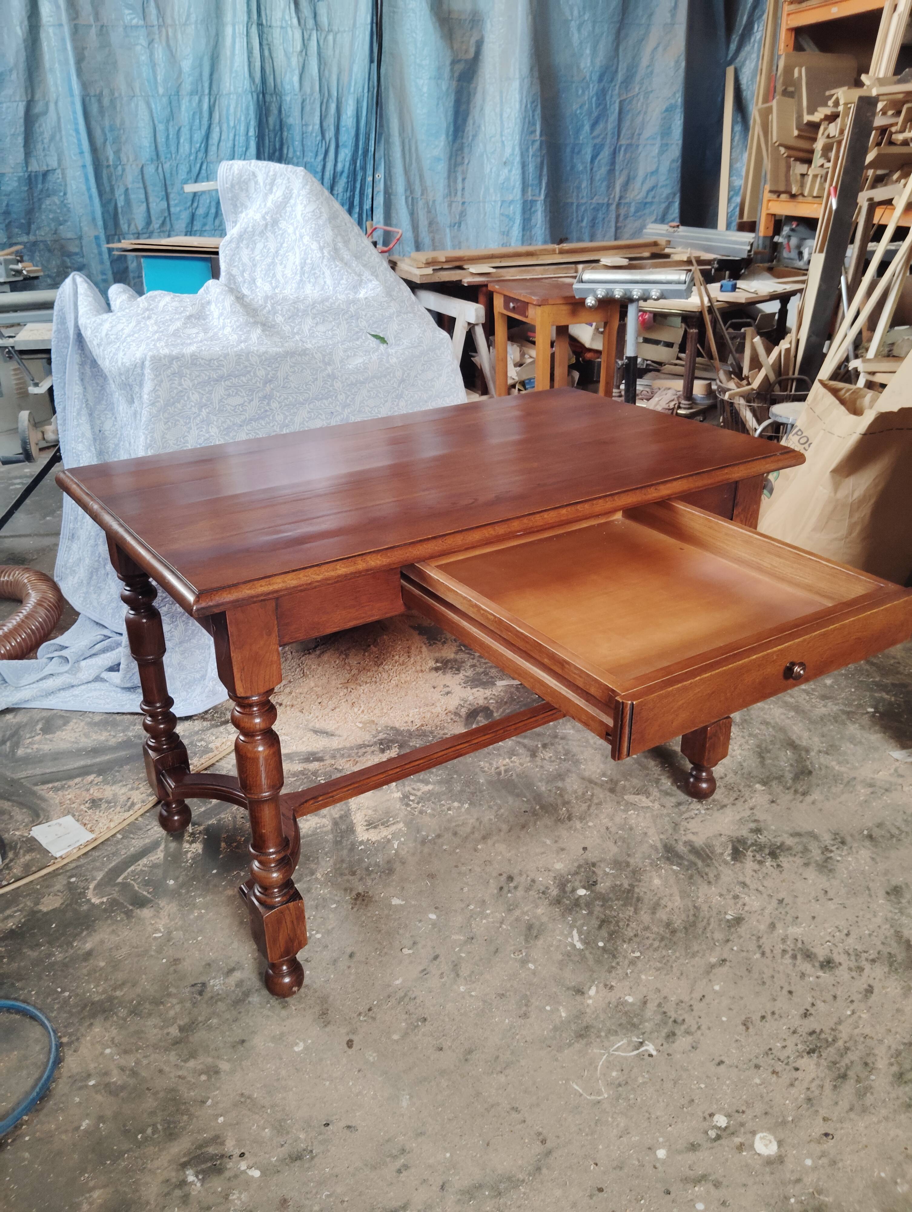Table with turned legs