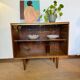 Enfilade vitrée vintage en placage de teck