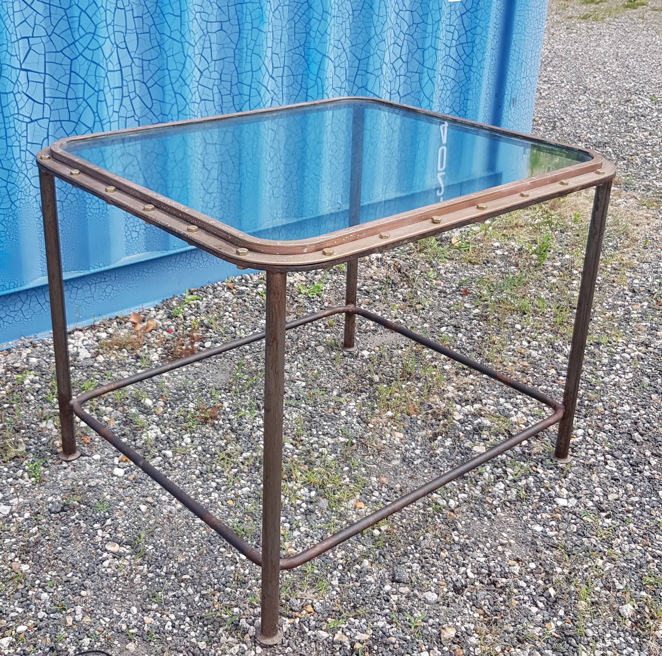Table with an old ship porthole in brass and a metal base / 100 x 85 x 76 cm