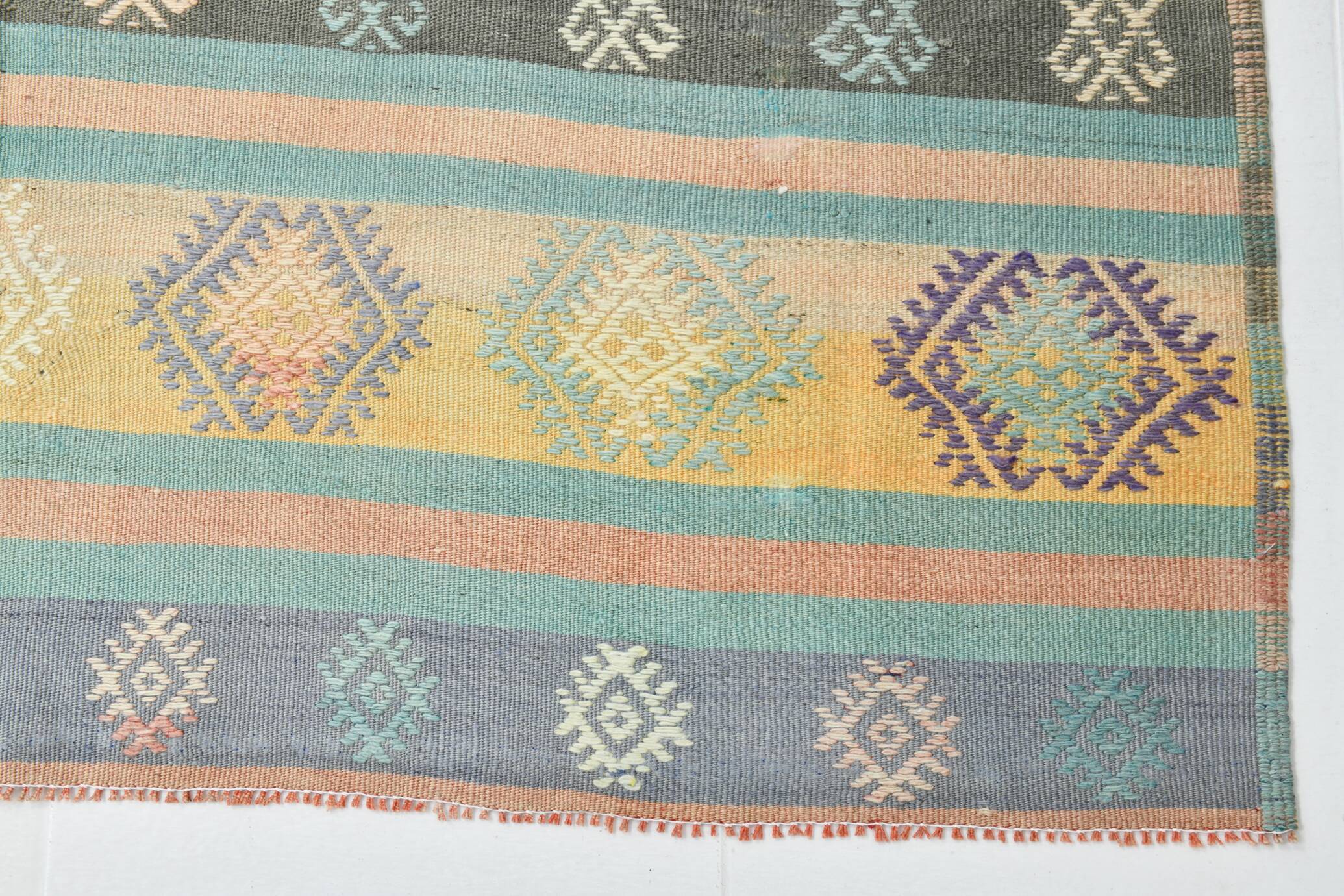 Tapis Kilim Anatolien 5x9 ft – Rayures Pastel en Vert Menthe, 163x268Cm