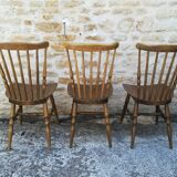 Chaises de bistrot depareillées