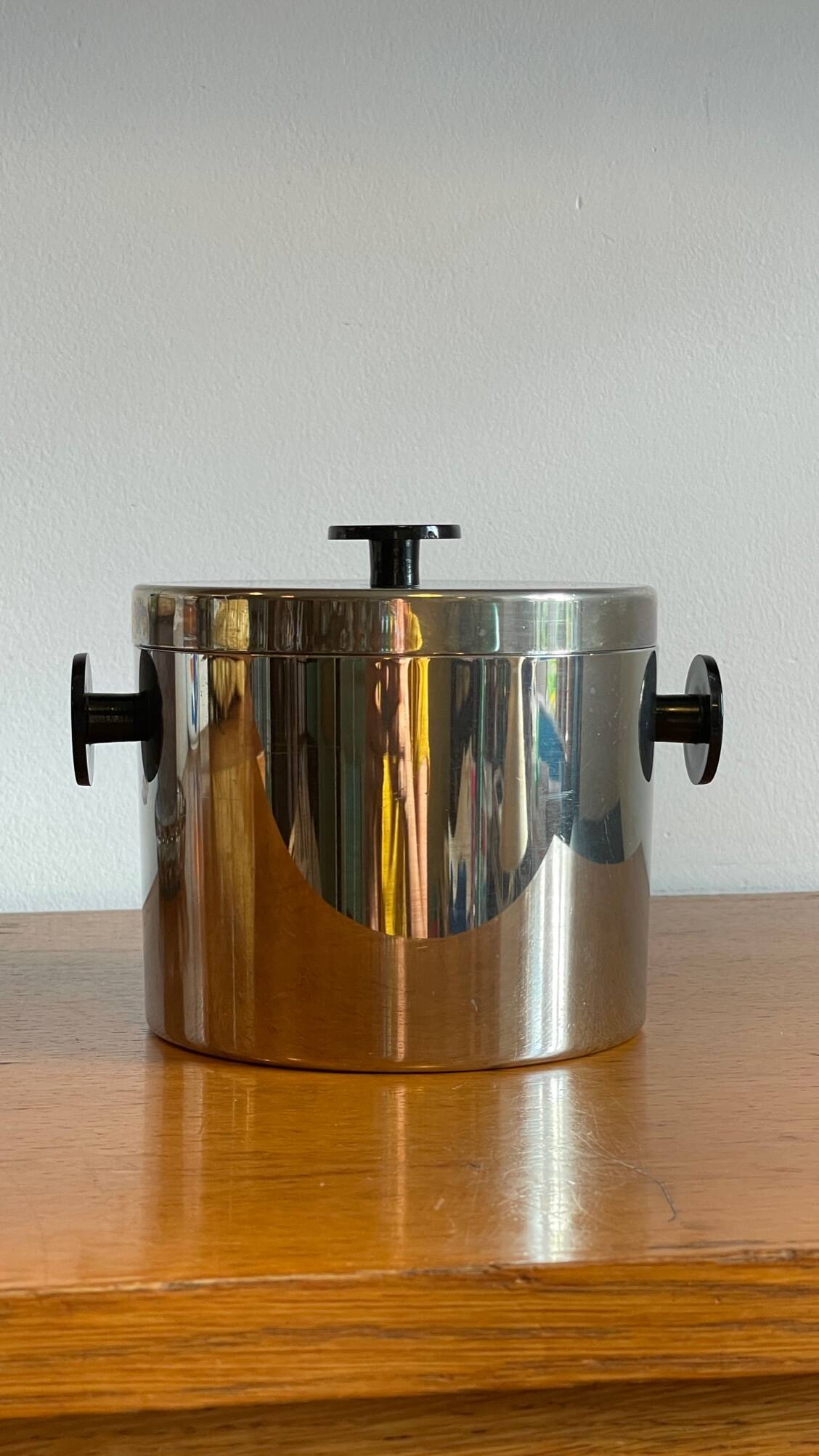 Ice cube tray by freddo therm - swiss patent international