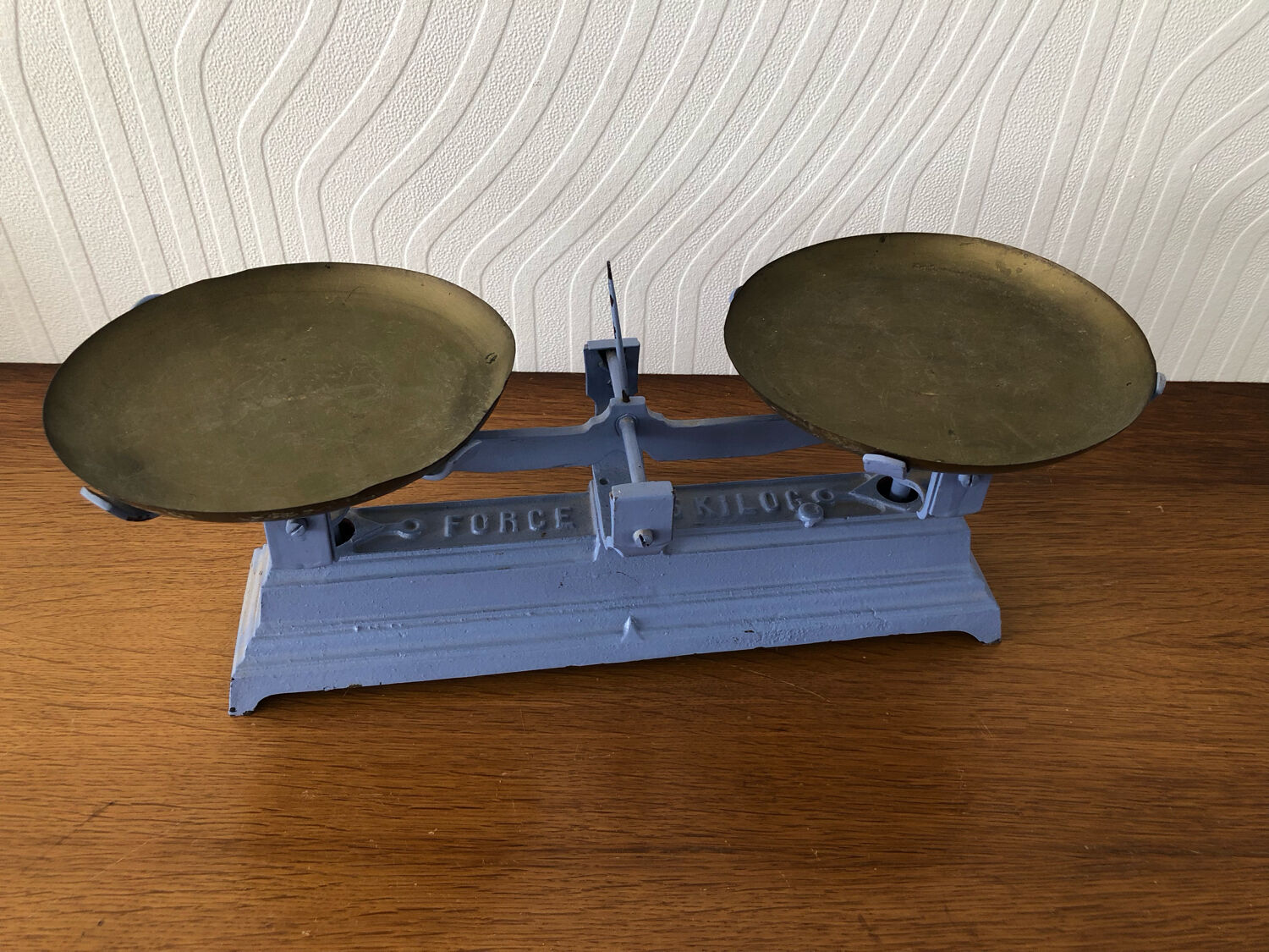 Old scale Force 5 kilos Roberval blue