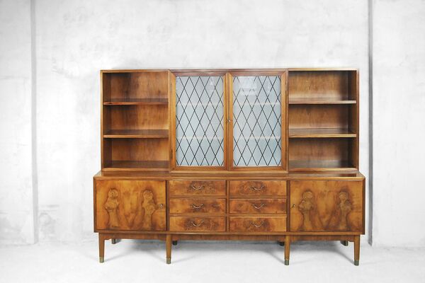 Buffet suédois ancien en noyer et ronce avec vitrine en verre, années 1940
