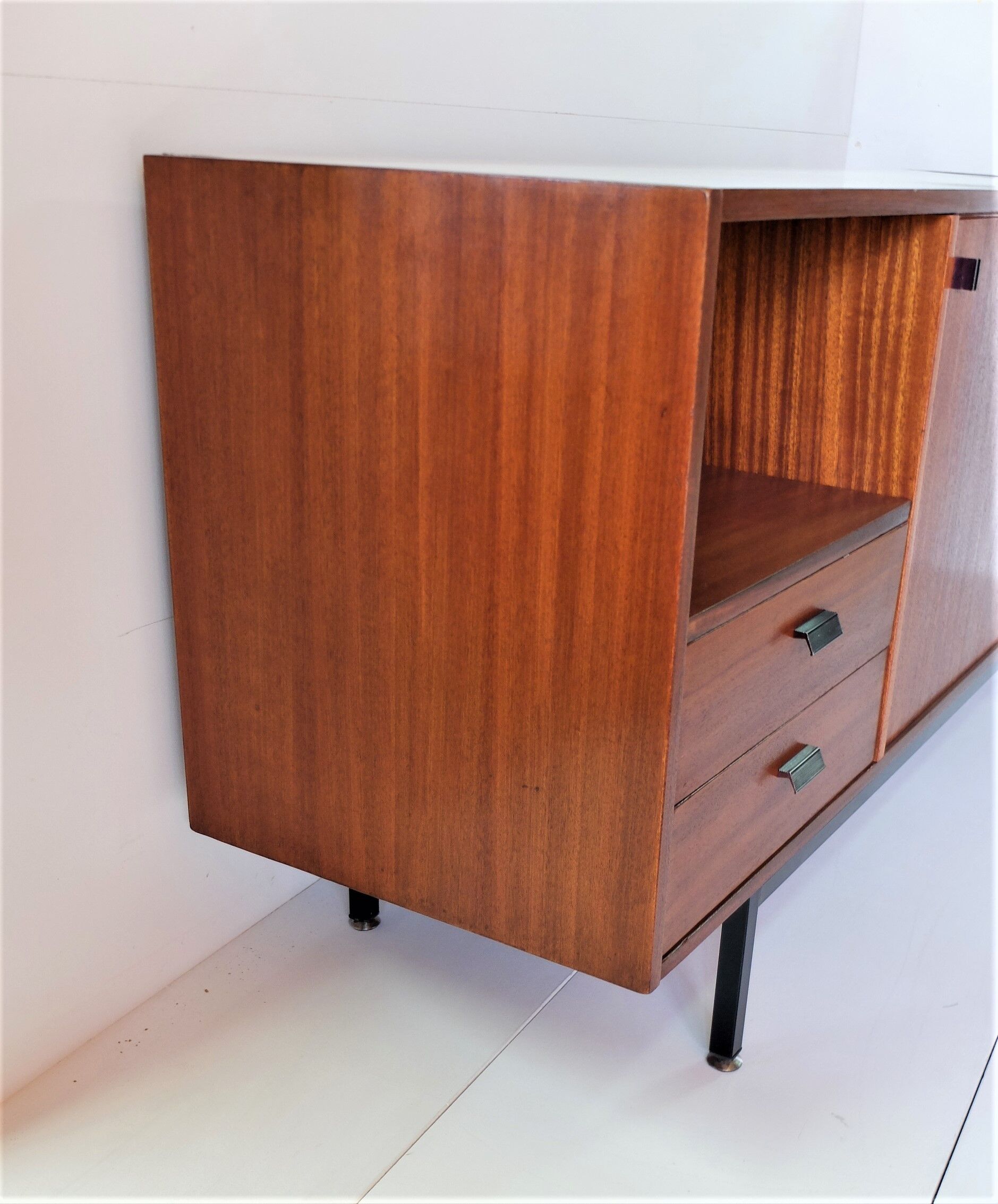 Buffet Bas 1960 in mahogany, Provenance Cité Universitaire Jean Zay