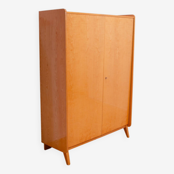 Armoire en hêtre de František Jirák pour Tatra nábytok, années 1960