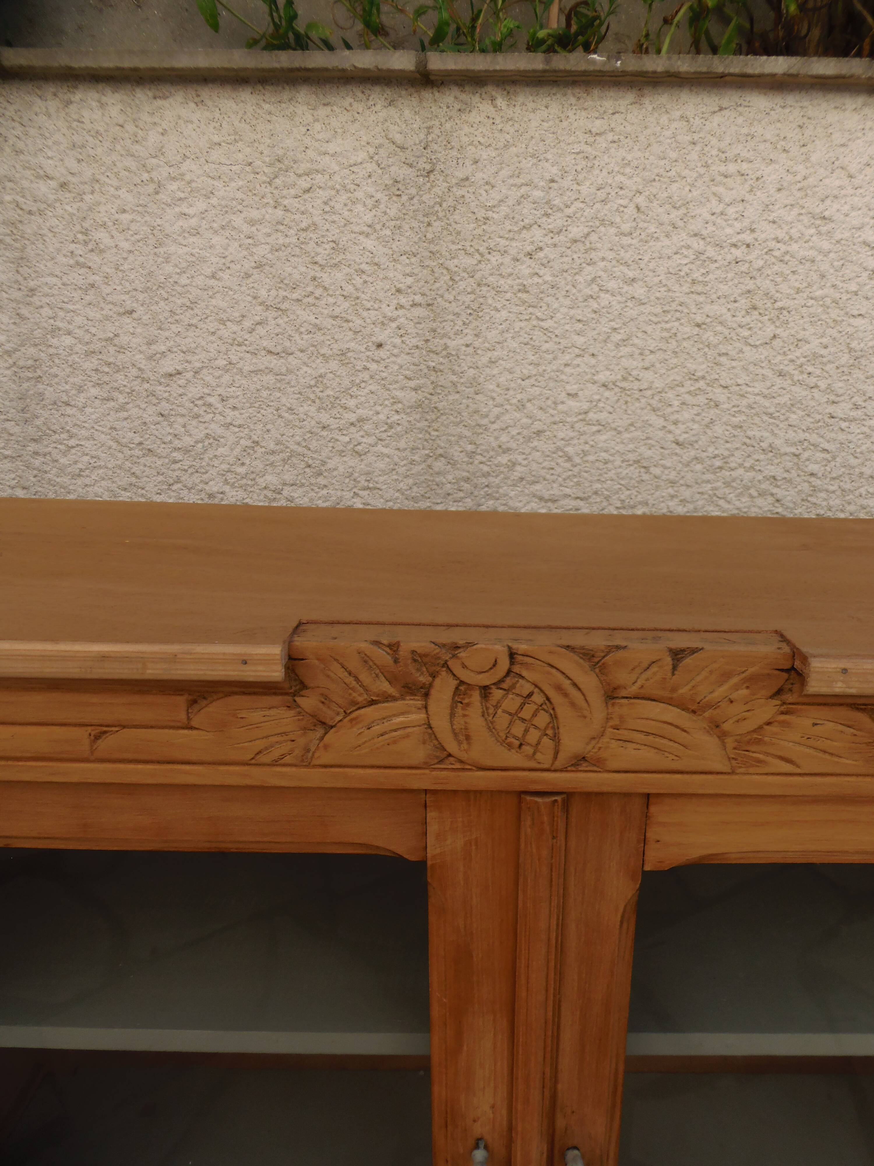 Art Deco sideboard in wood, with 2 glass doors.