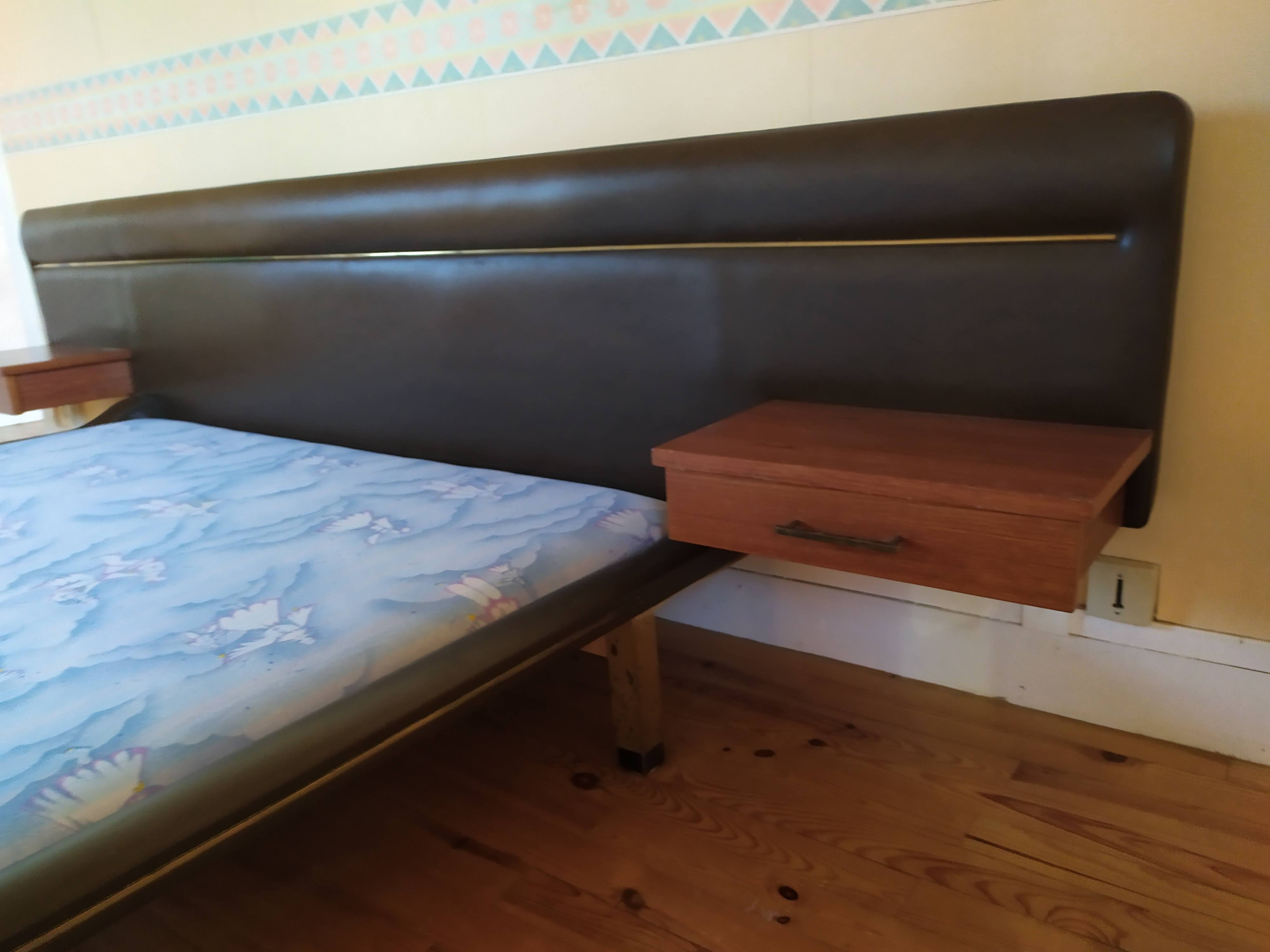 Vintage bed skaï