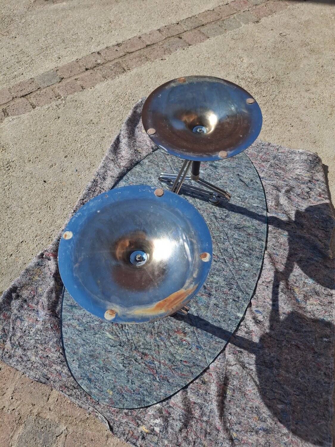 Table ovale Design années 70 – Verre, Chrome & Noyer