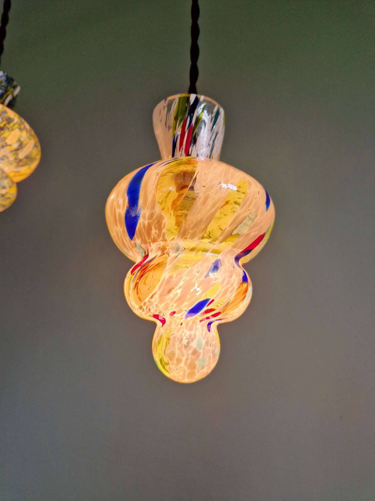 Duo de suspensions en verre soufflé multicolore, Murano, 1950-60