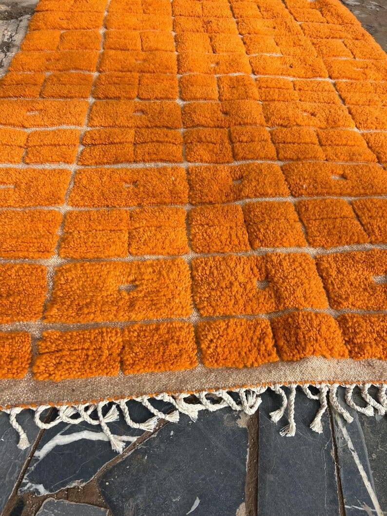 Beni Ouraine rug in natural wool, orange, size 150/250 cm.