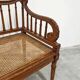 Banc sculpté à la main style Louis XVI avec siège en cannage tissé