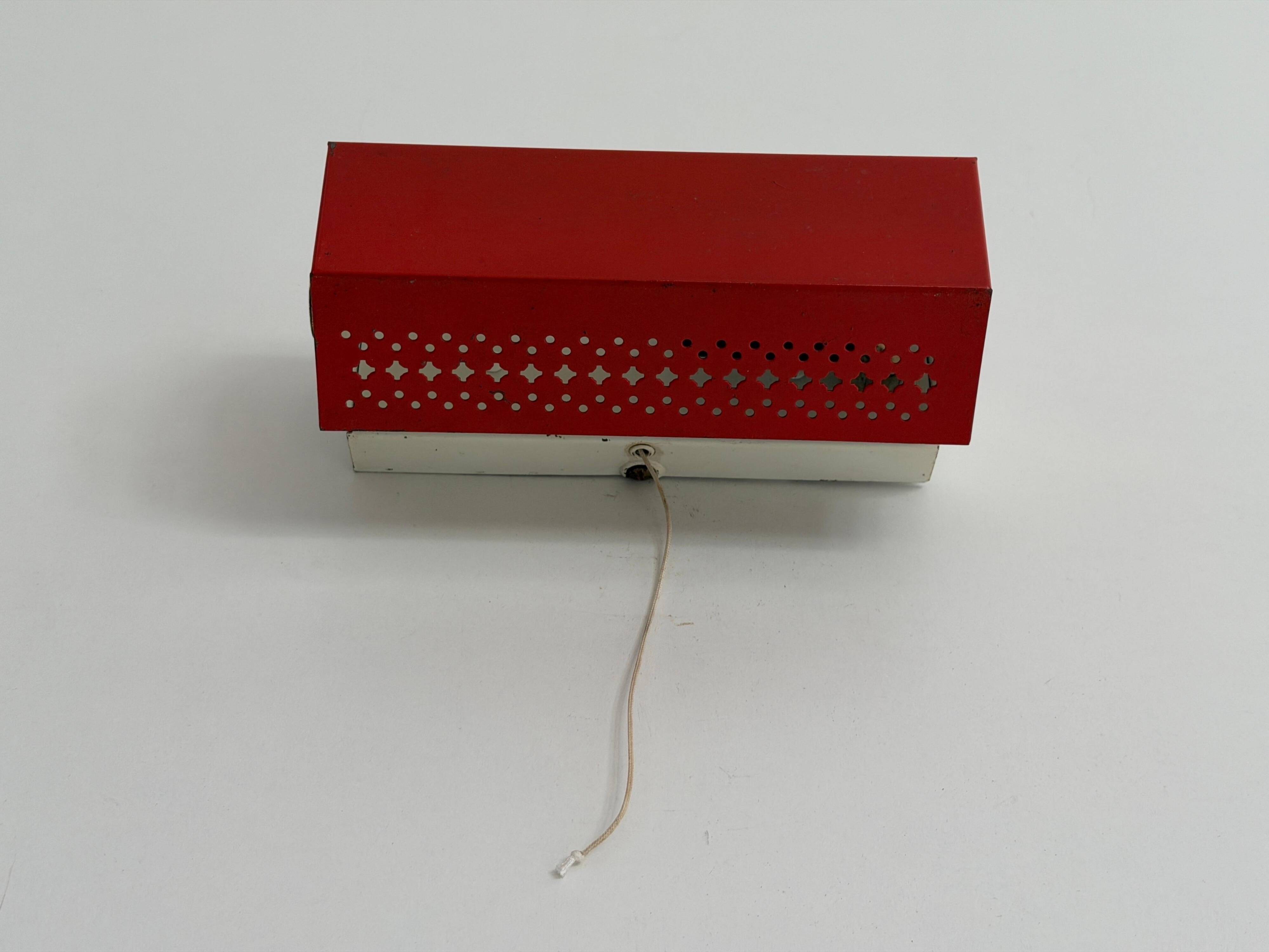Applique en métal rouge du milieu du siècle par N Leuchten, 1960, Allemagne