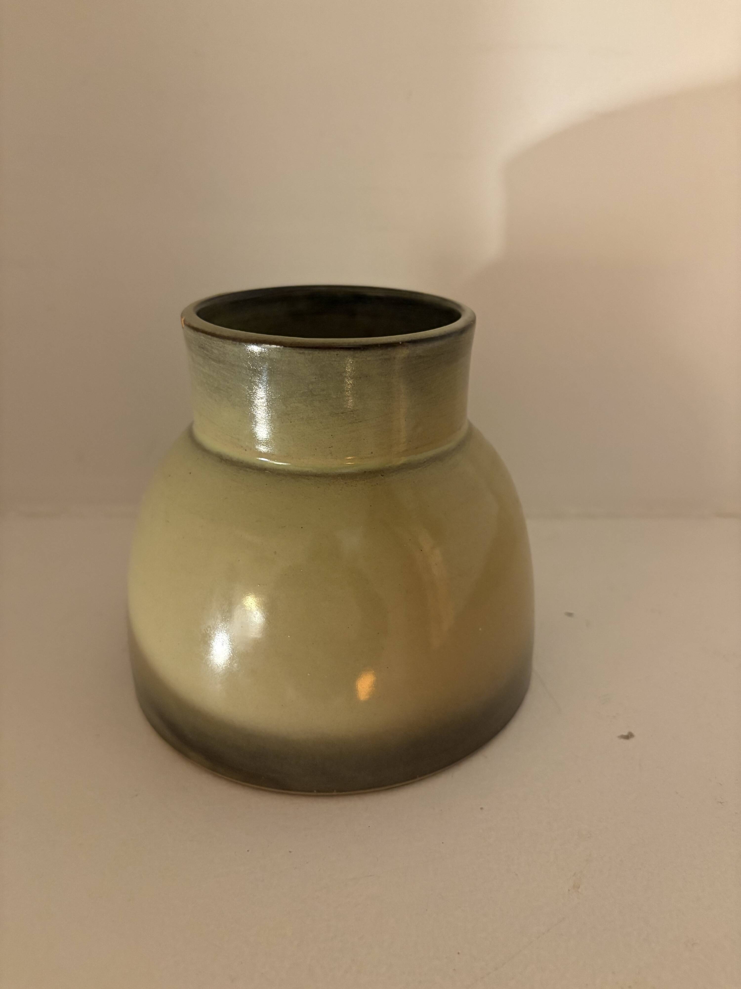 set of 17 decorative items