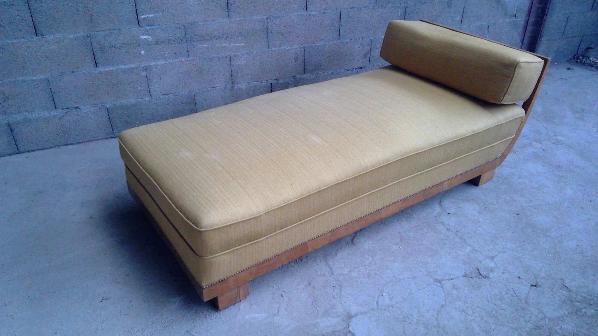 Chaise longue sofa period Art Deco circa 1930 yellow fabric in Walnut magnifying glass
