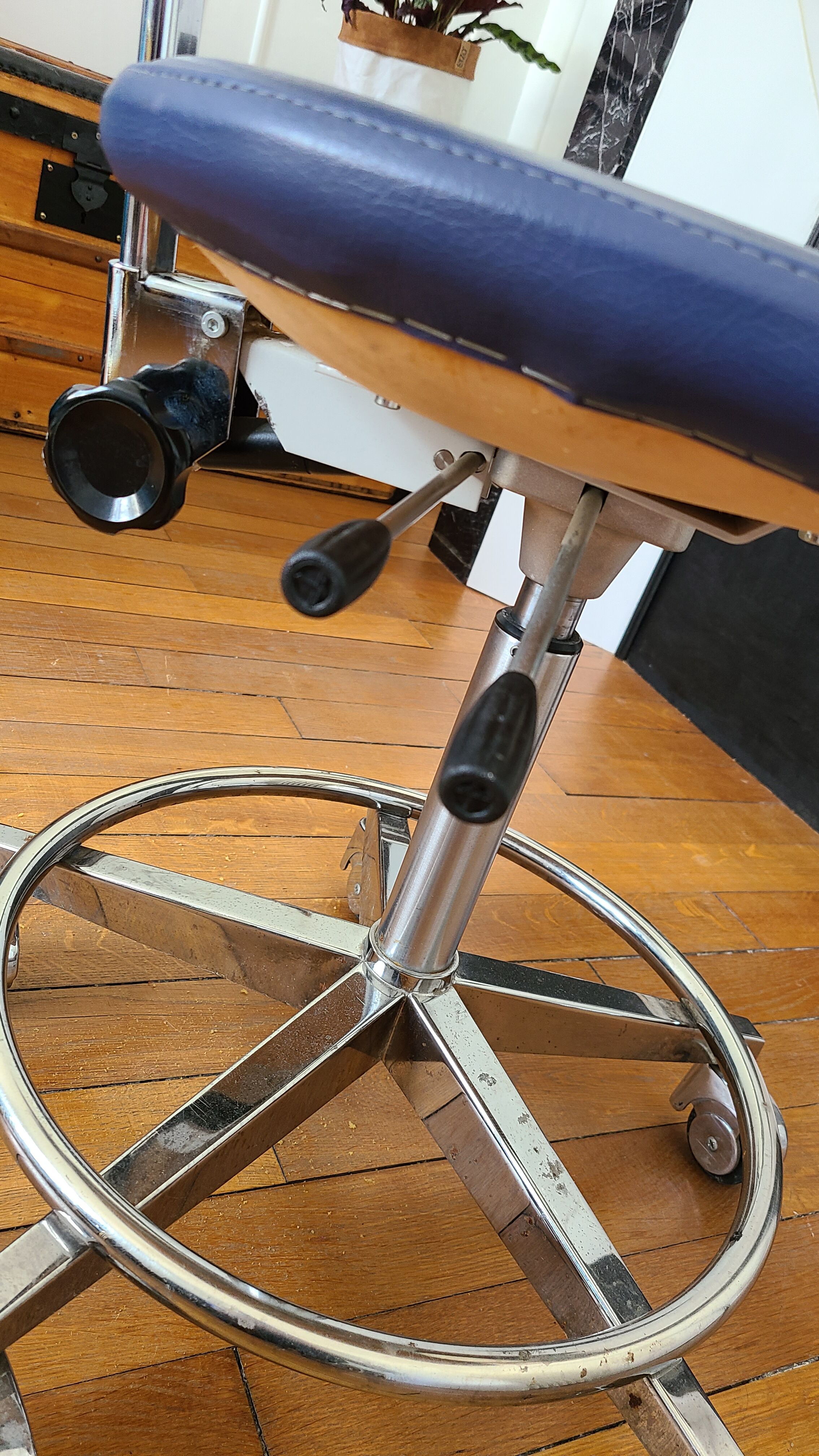 Fauteuil de dentiste en cuir vintage