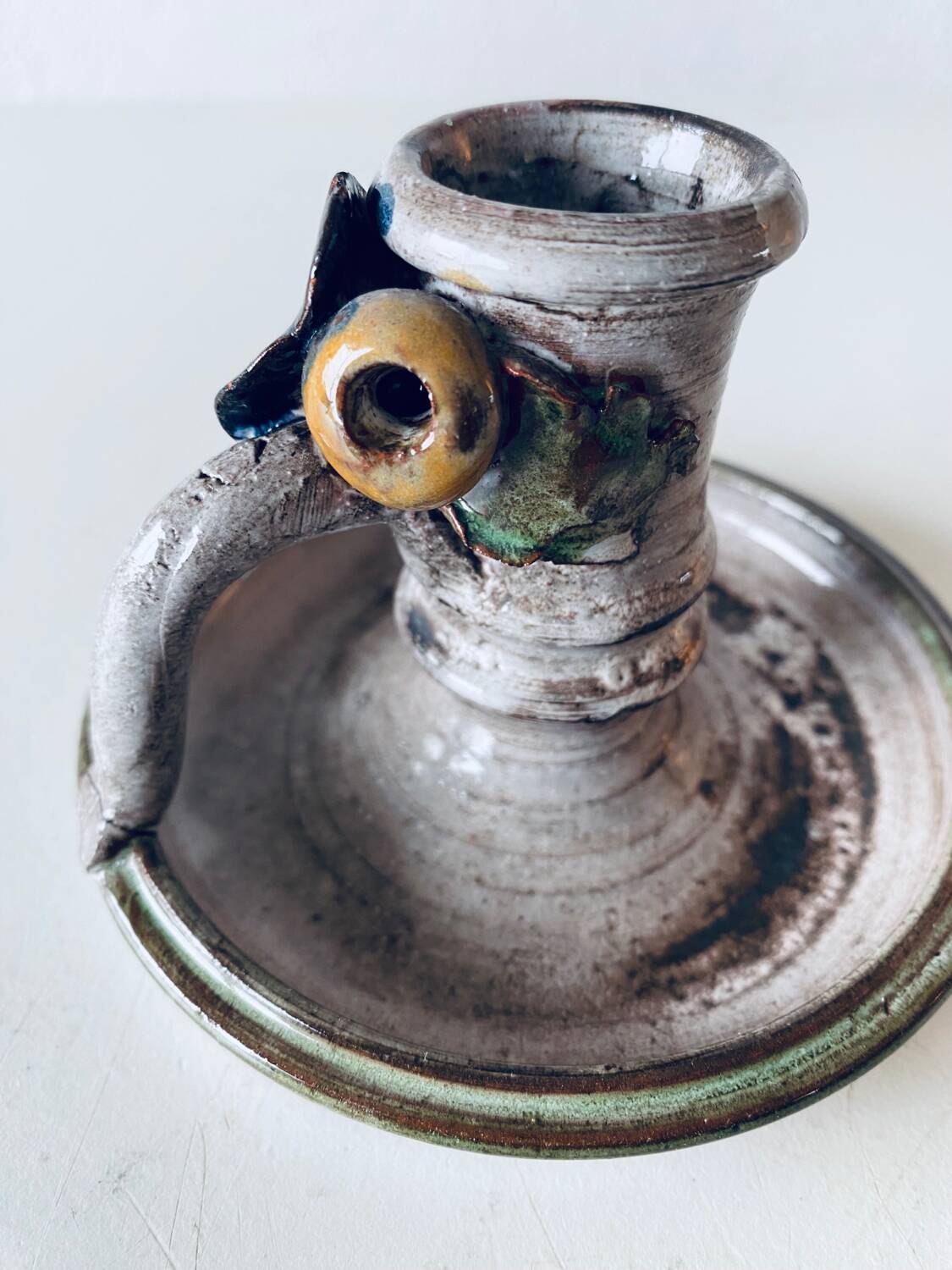 Ceramic candle holder with flower decor