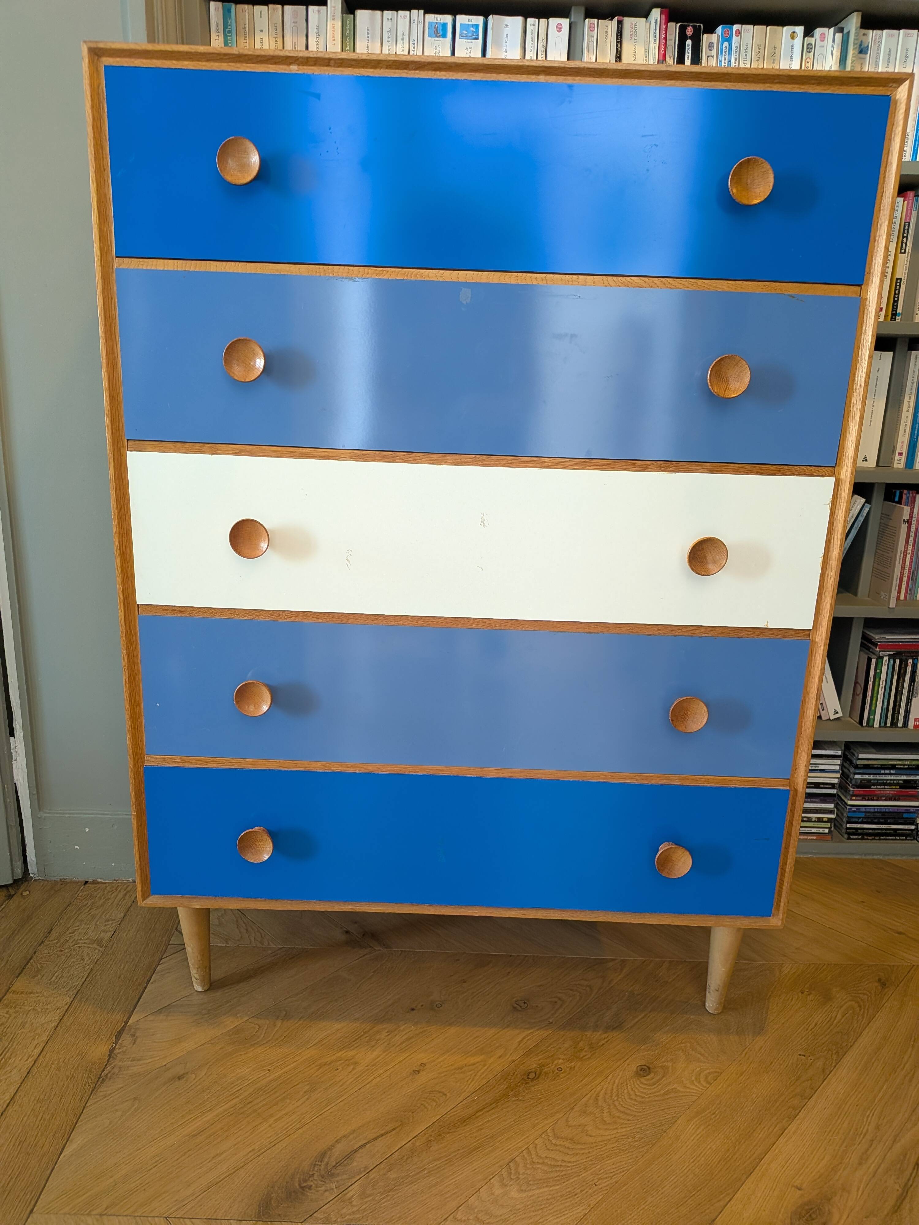 5-drawer wooden and formica chest of drawers Meredew Furniture
