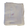 4 serviettes blanches avec lettre en rouge