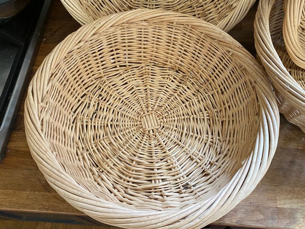Lot of 5 round baskets
