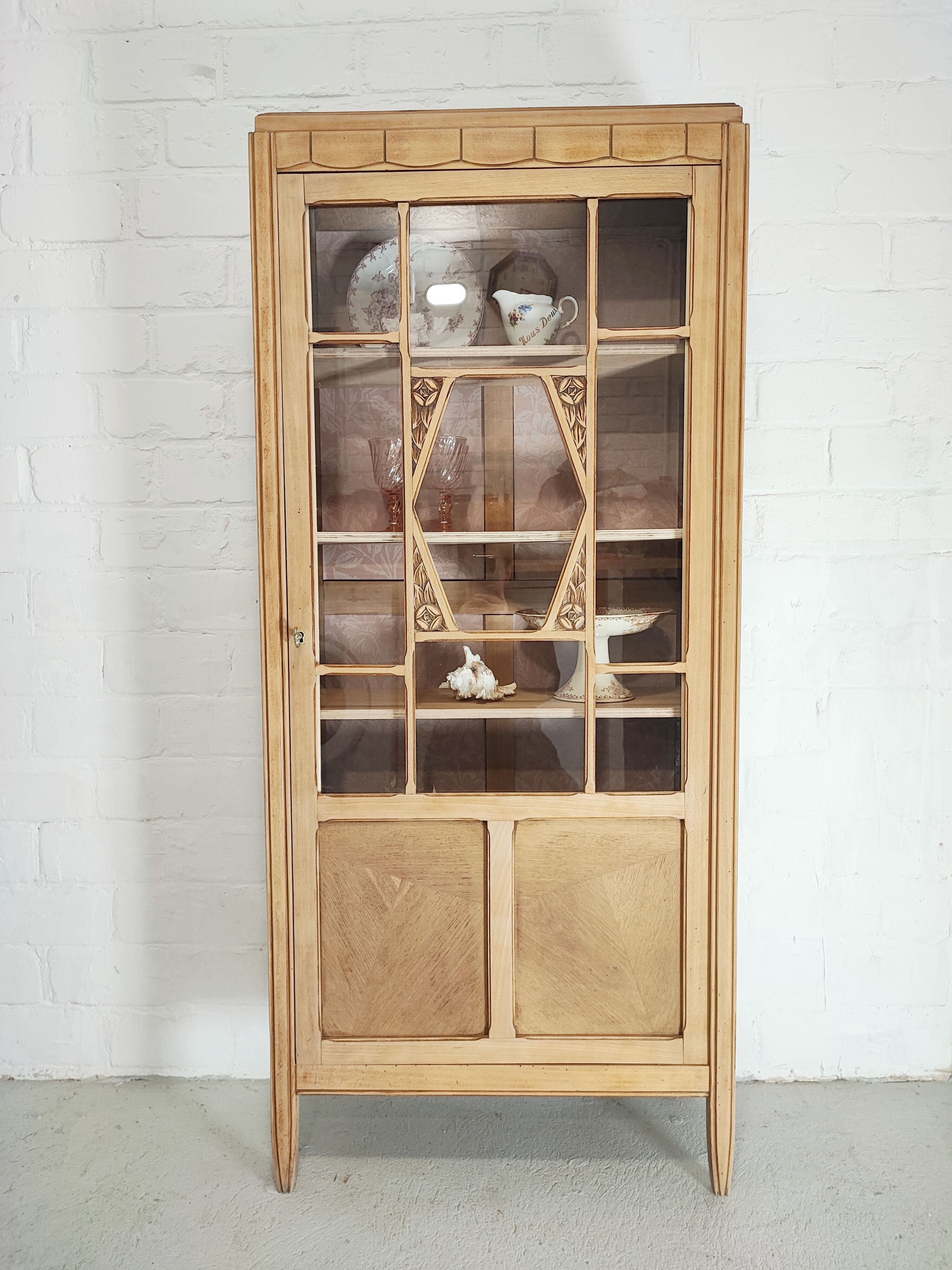 Art deco glazed hosiery