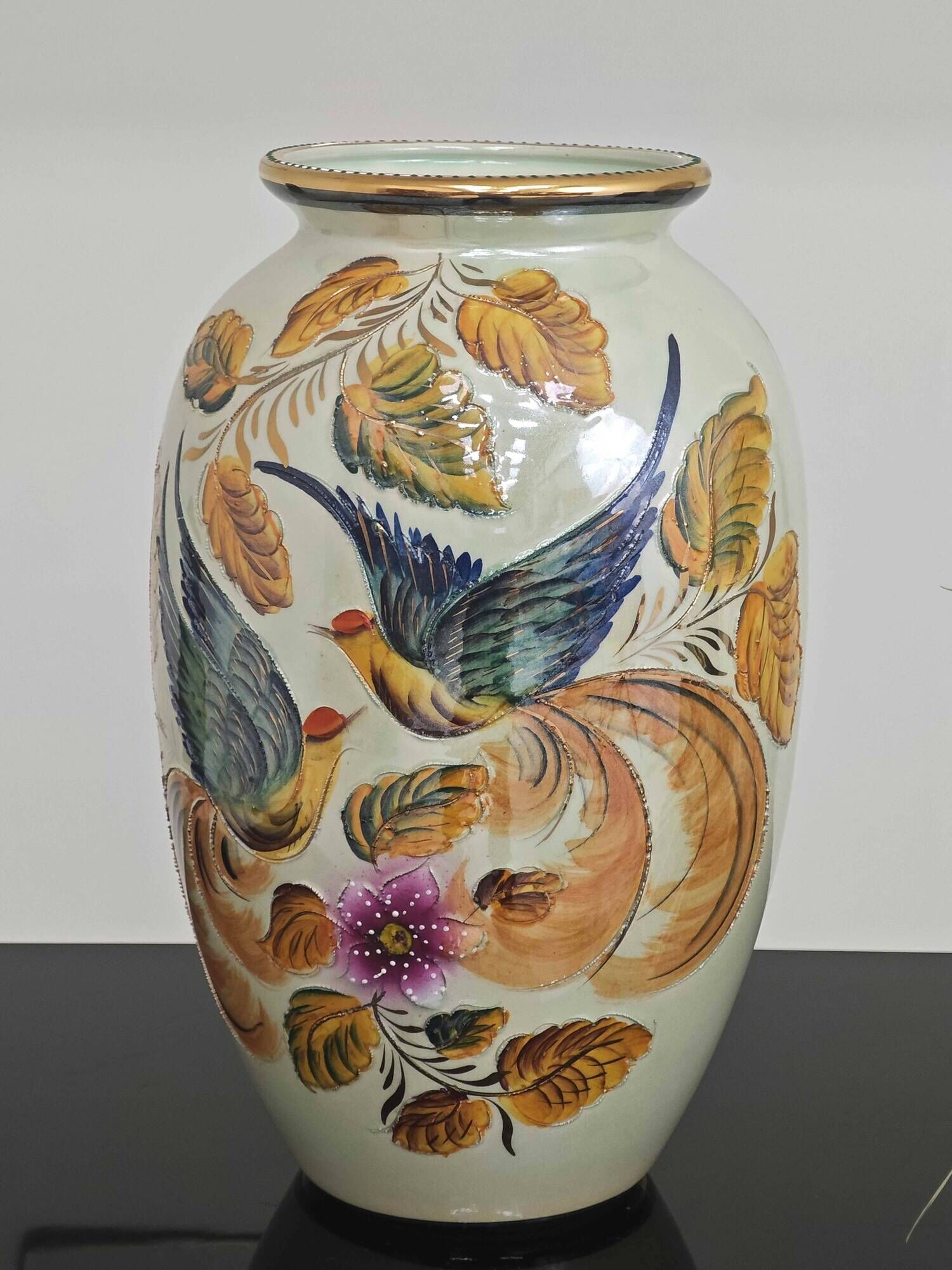 Beau vase peint main oiseau et feuilles H.Béquet numéroté 556