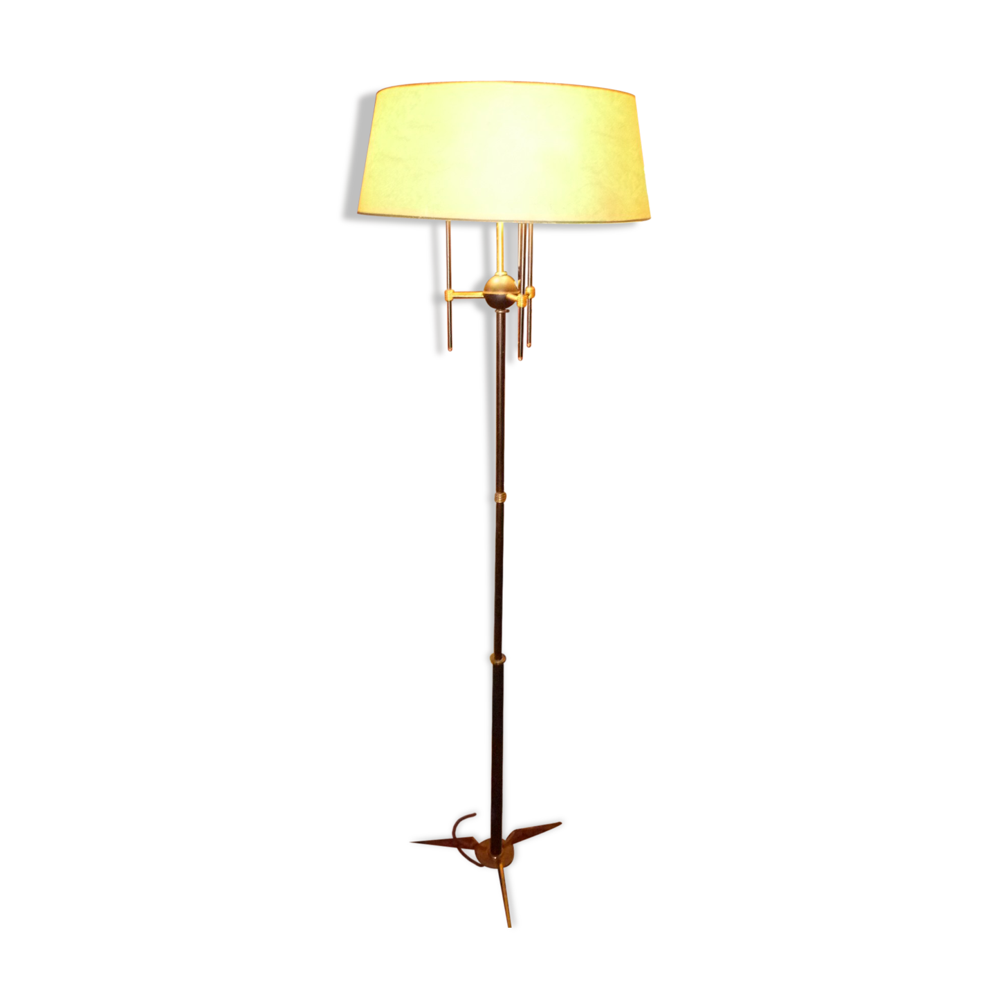 Vintage tripod lamppost