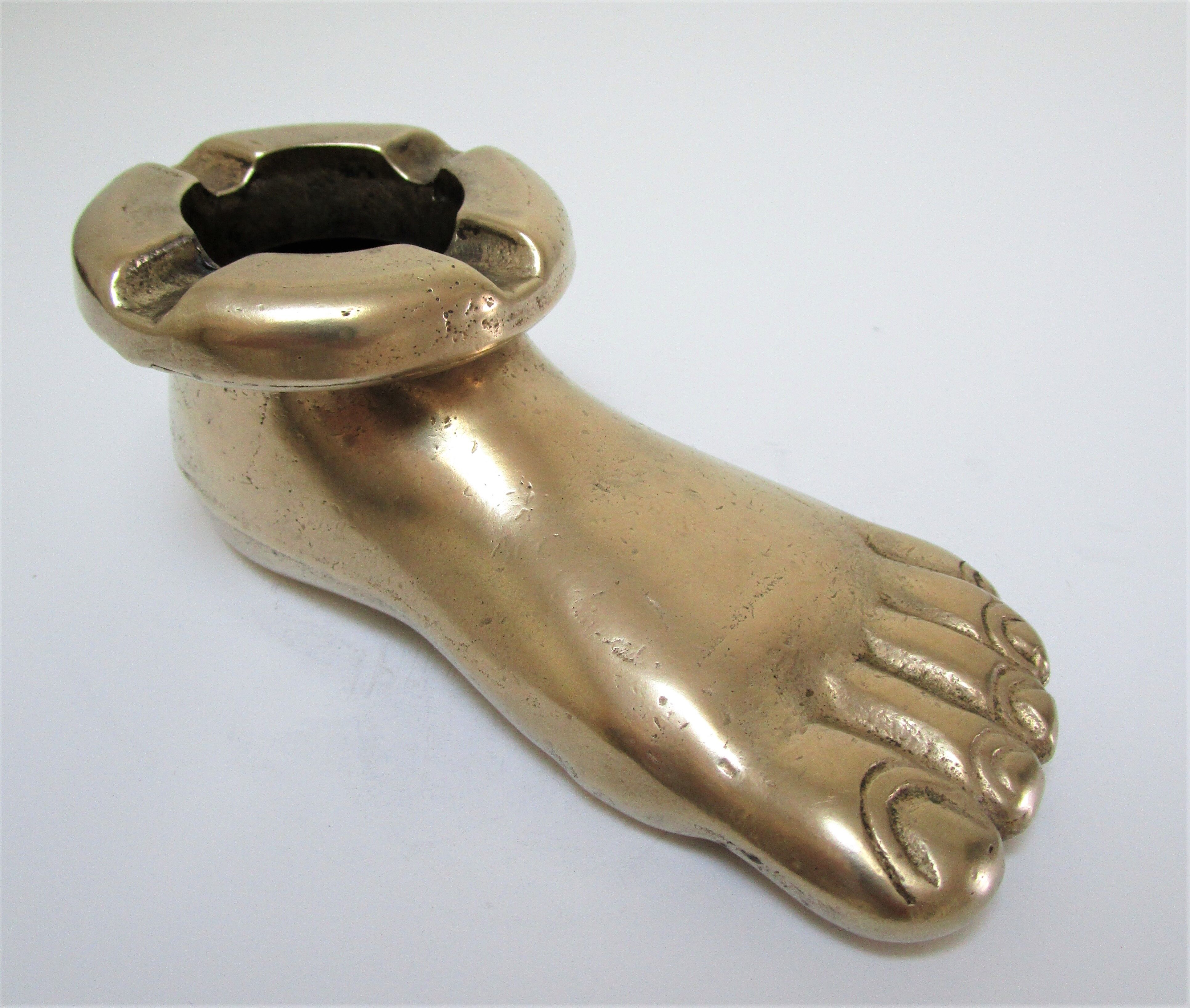 Anthropomorphic ashtray solid brass foot design 70s