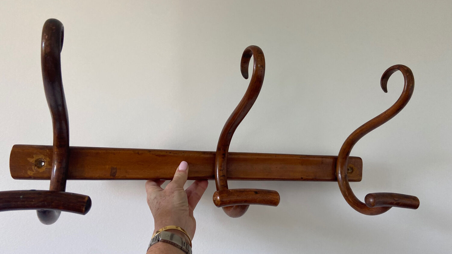 Thonet curved wood wall coat rack with 3 hooks, late 19th century