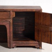 Meuble bas ancien peint en bois de pin – Chine, vers 1900