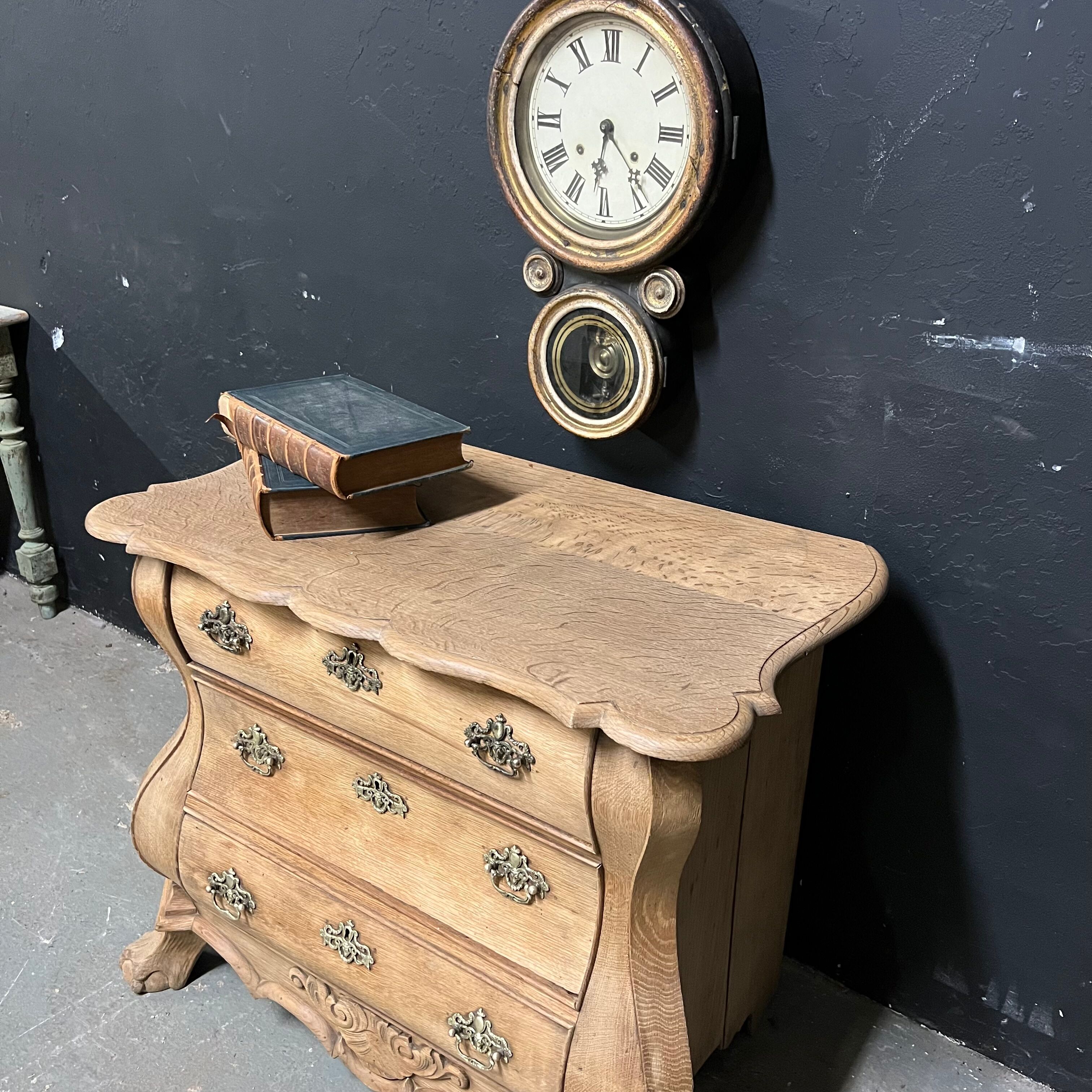 Dutch chest of drawers XIX th in raw oak