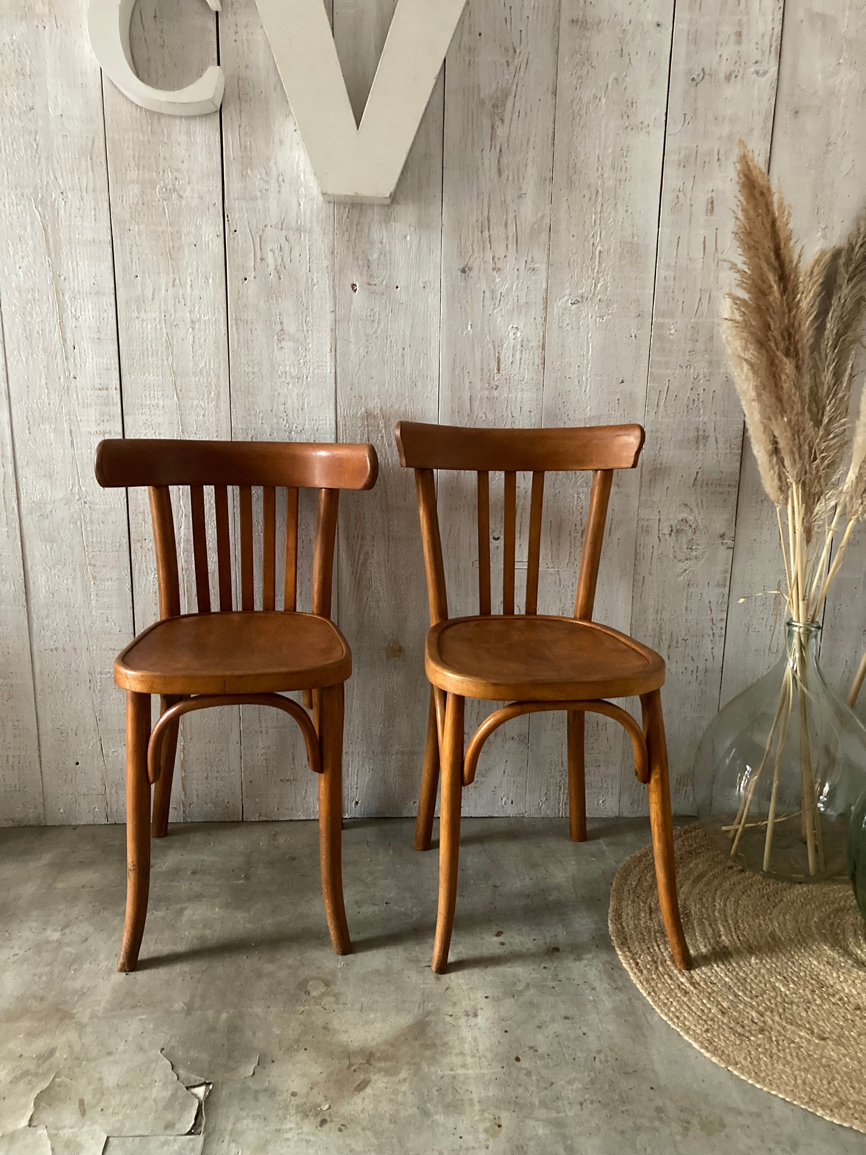 Pair of mismatched Thonet chairs