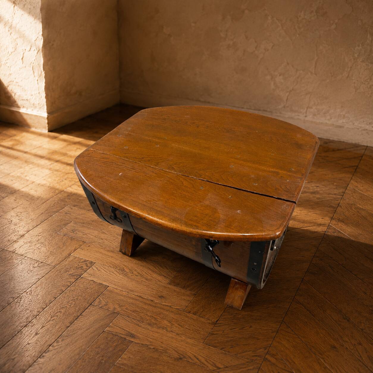 Oak barrel-shaped storage chest with black metal straps, 1930s-1940s.