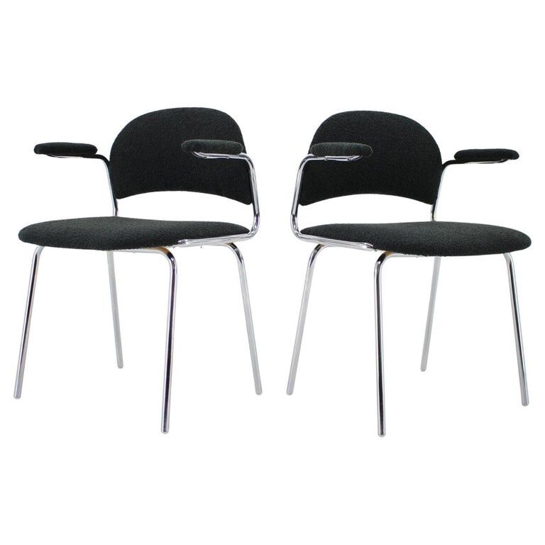 Paire de fauteuils tchèques en acier chromé tubulaire et tissu bouclé, années 1970
