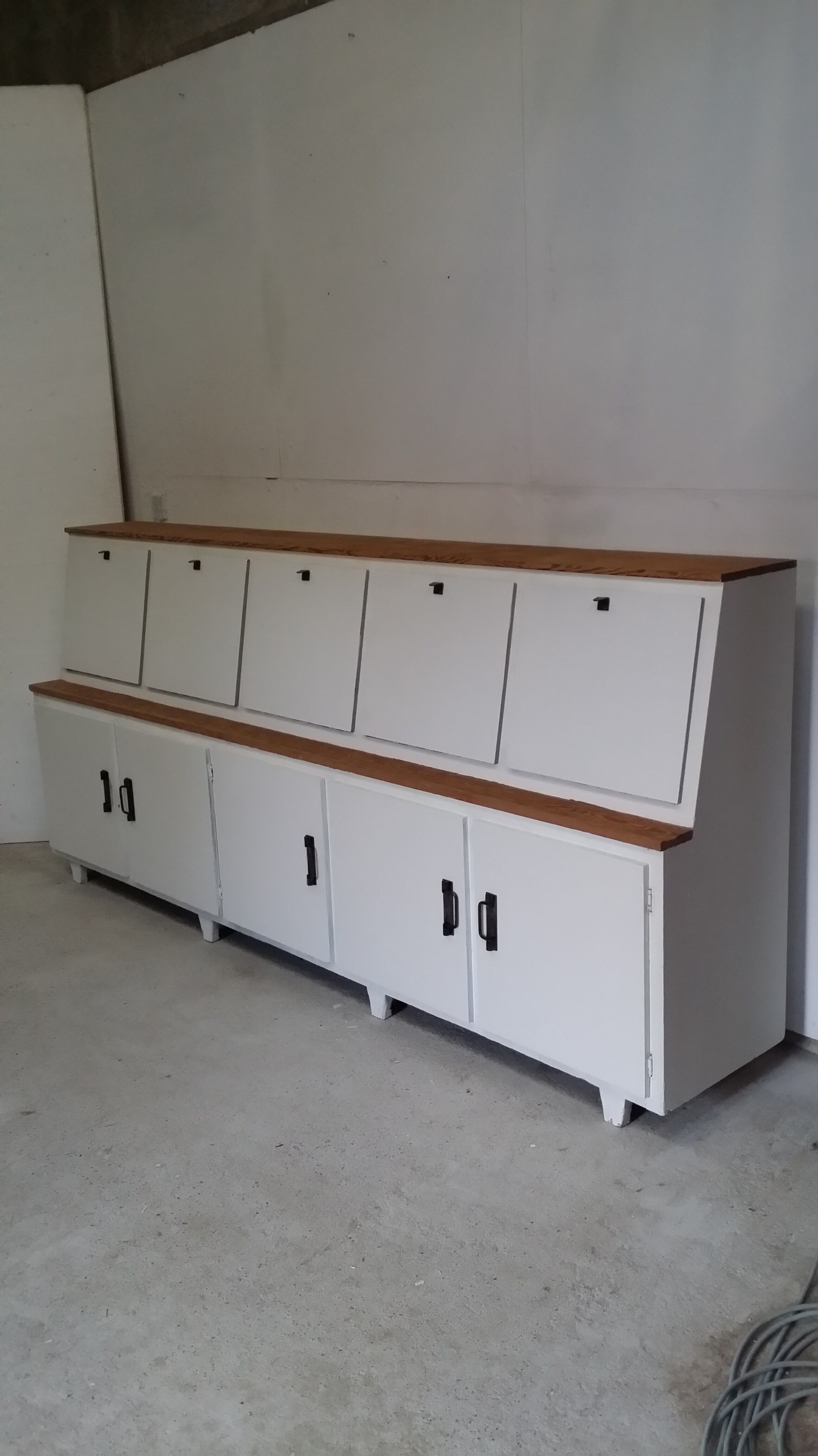Ancien meuble d'atelier en bois