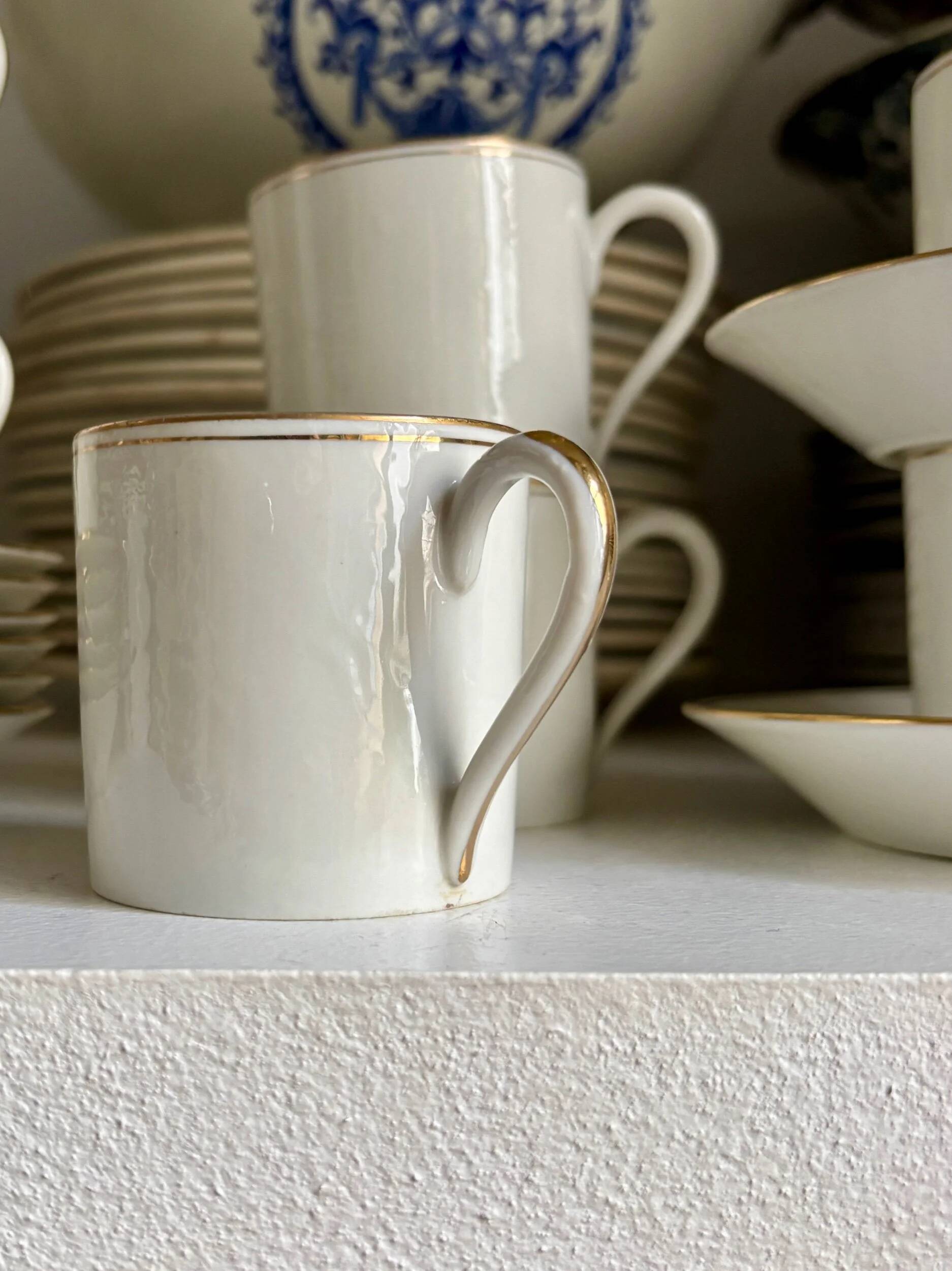 10 assiettes à dessert en porcelaine de Limoges blanches