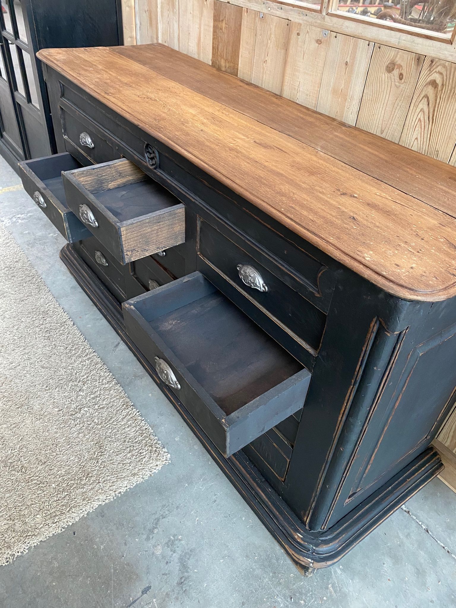 Craft furniture in oak at the end of the 19th century